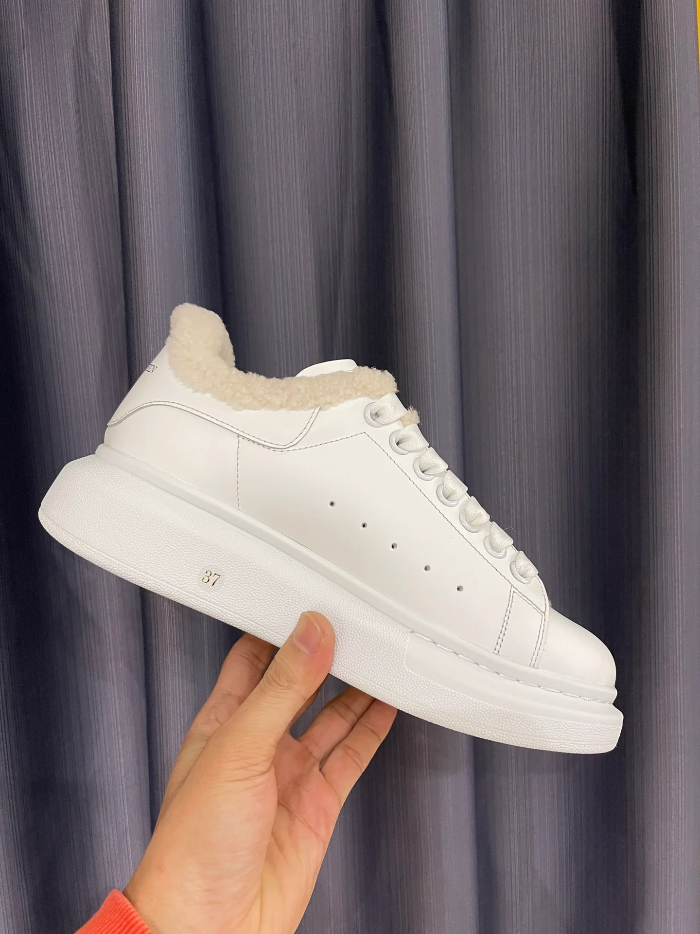 Классические белые кроссовки McQueen - Унисекс - Полностью белая кожа - Овечья шерсть - Премиум-издание - 1