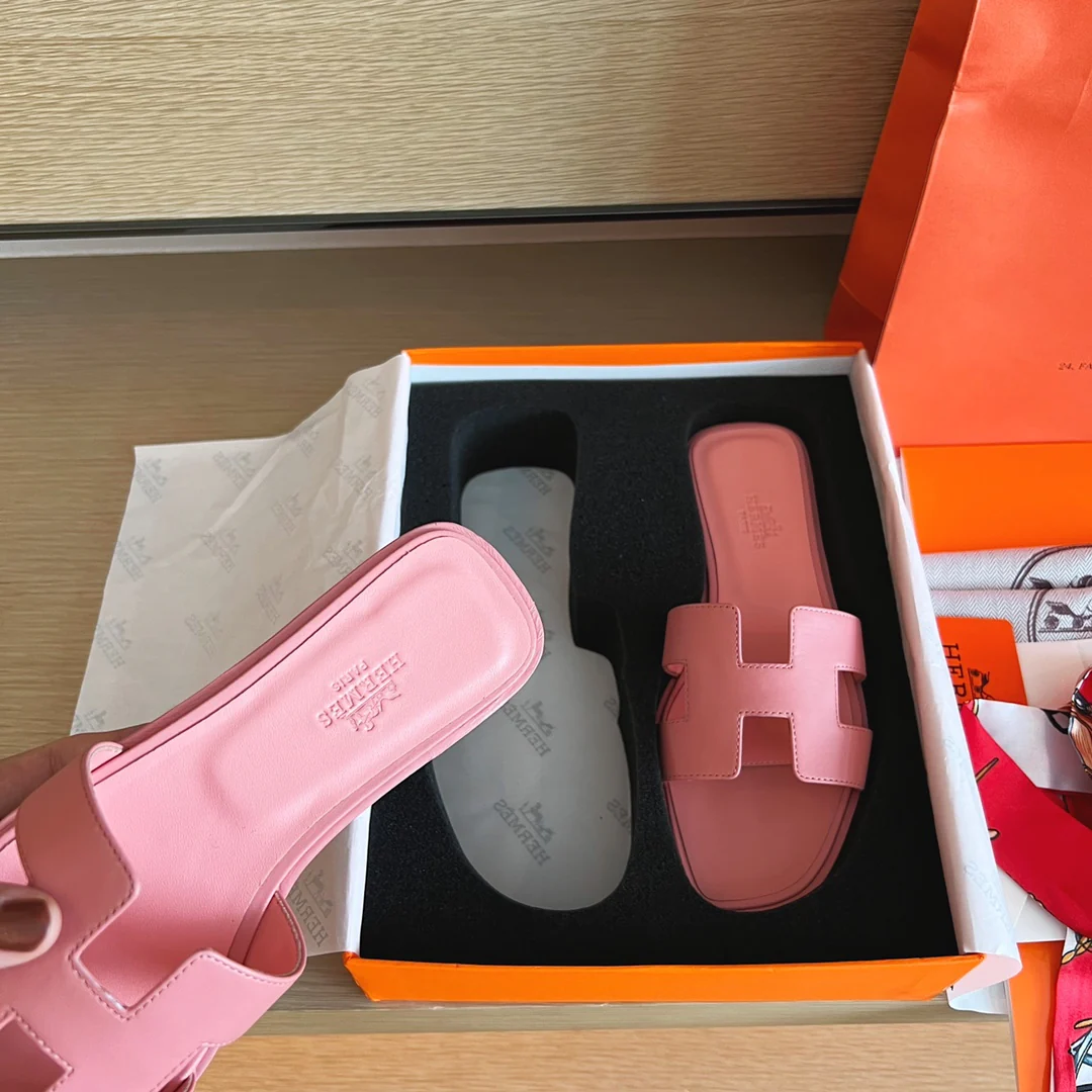 Классические домашние тапочки Hermes H - Верх из однотонной кожи - Подошва, полностью закрывающая тапочки - Розовый