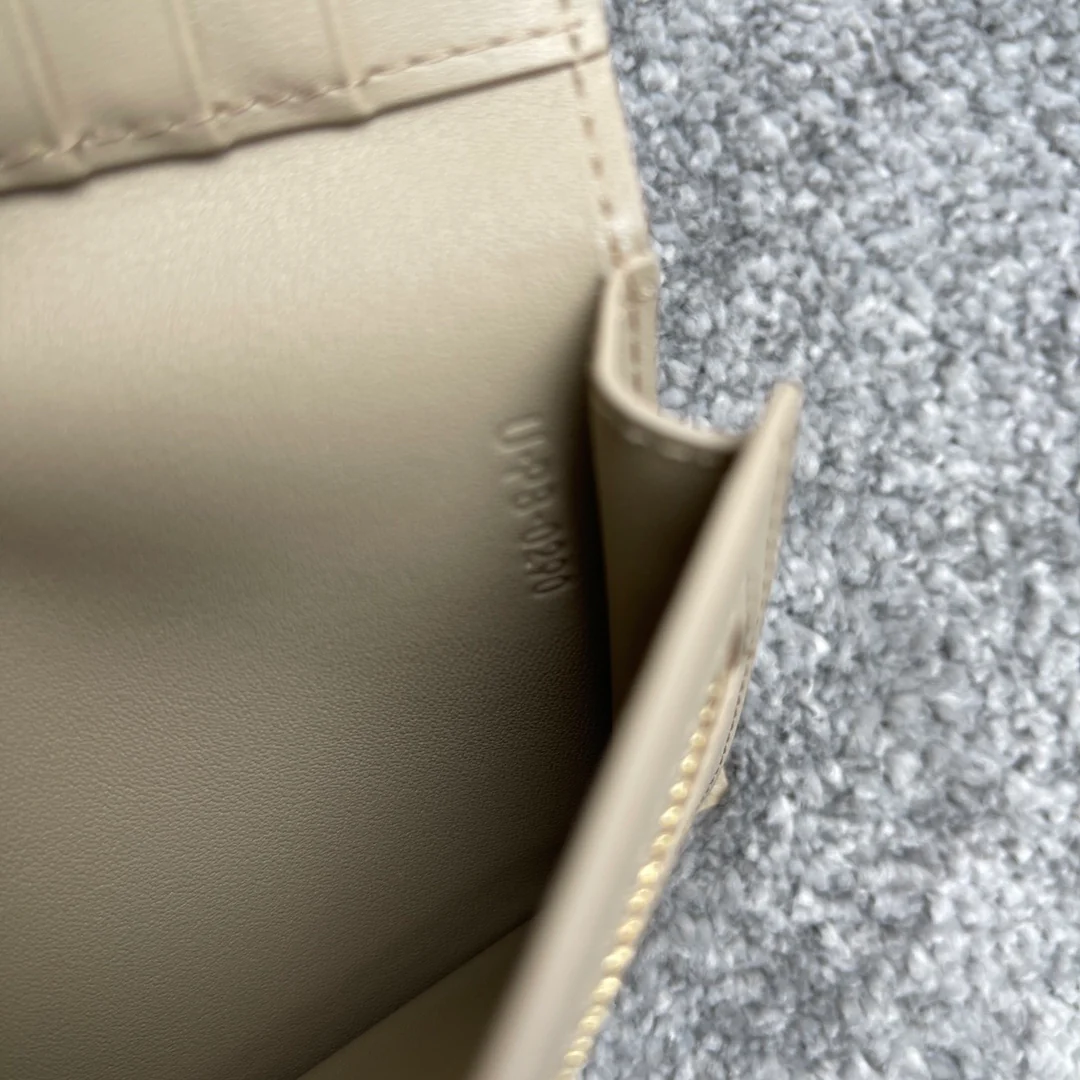 Кошелек Celine Strap из зернистой телячьей кожи - 1 шт.