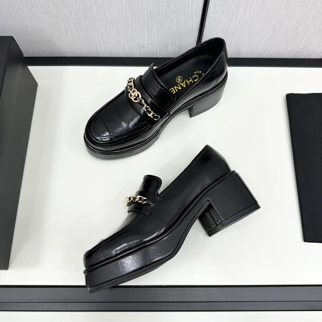 Кожаные туфли на платформе Chanel 2024 - черные