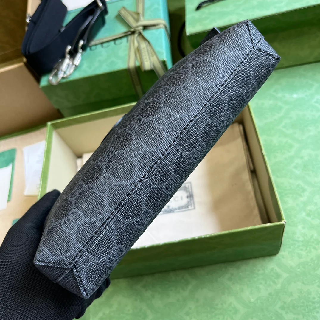 Мини-сумка-мессенджер Gucci из серии Ophidia с двойной пряжкой — черная.