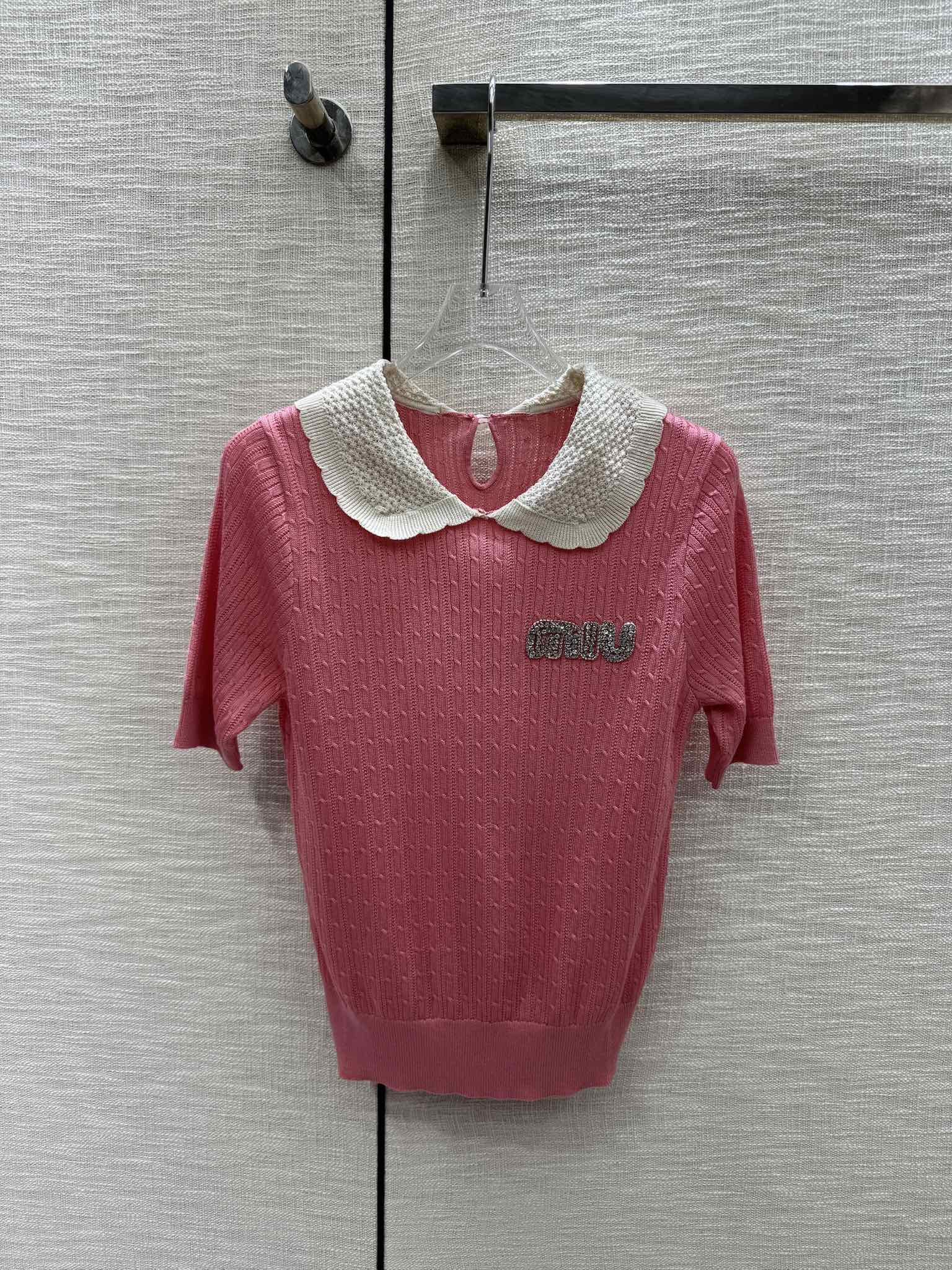 Miu Miu - 2404 - Плотный вязаный топ с короткими рукавами и воротником 