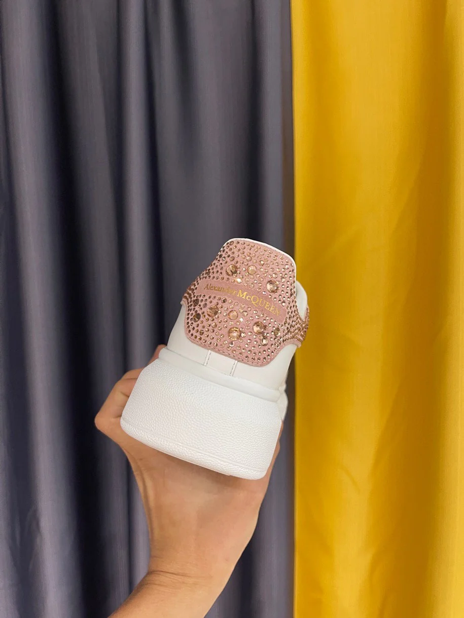 Классические белые кроссовки McQueen - унисекс - каблук с розовыми бриллиантами - премиум-издание