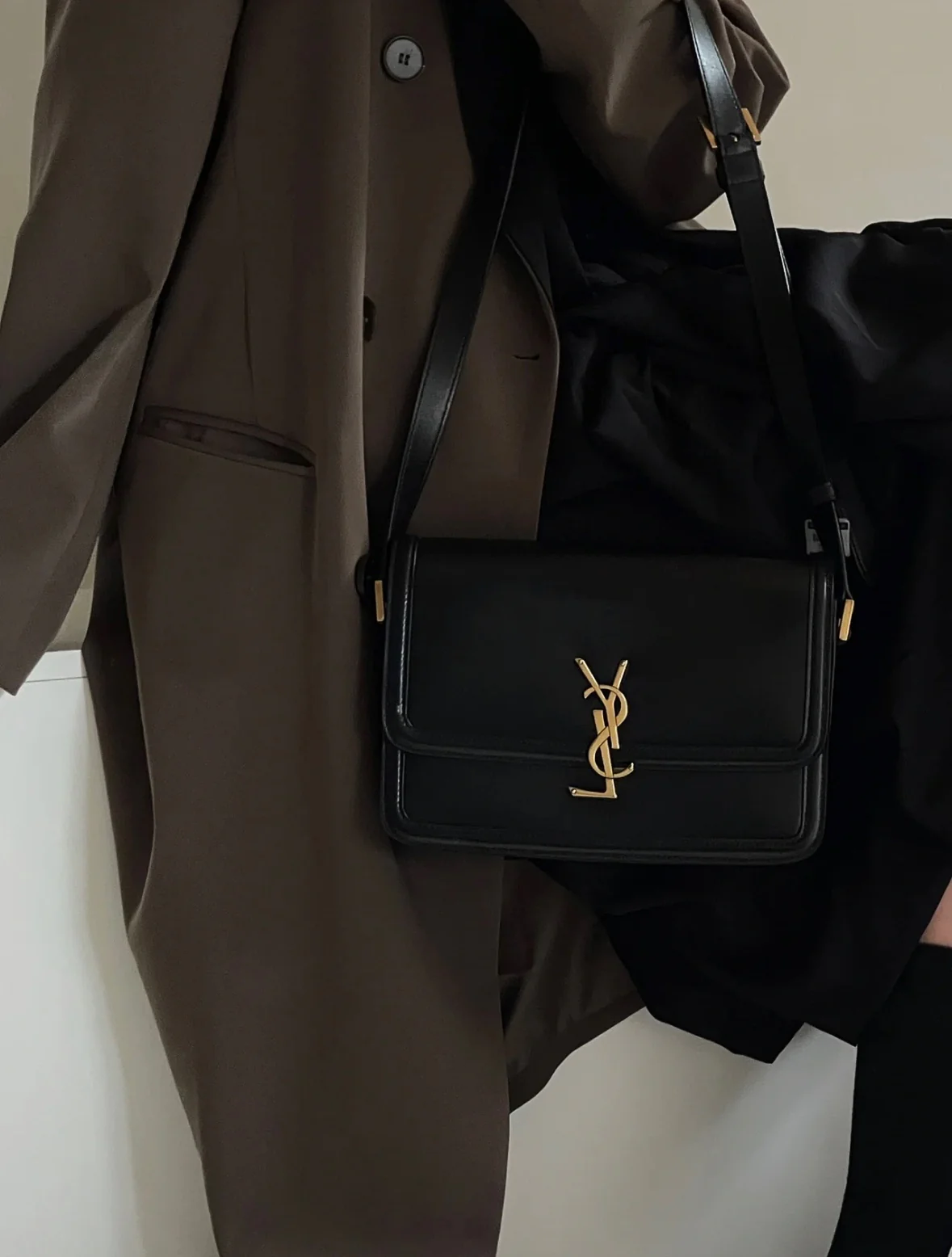 Сумка YSL Box Saint Laurent Tofu Bag - Большой размер - Черная - На фото: В образе
