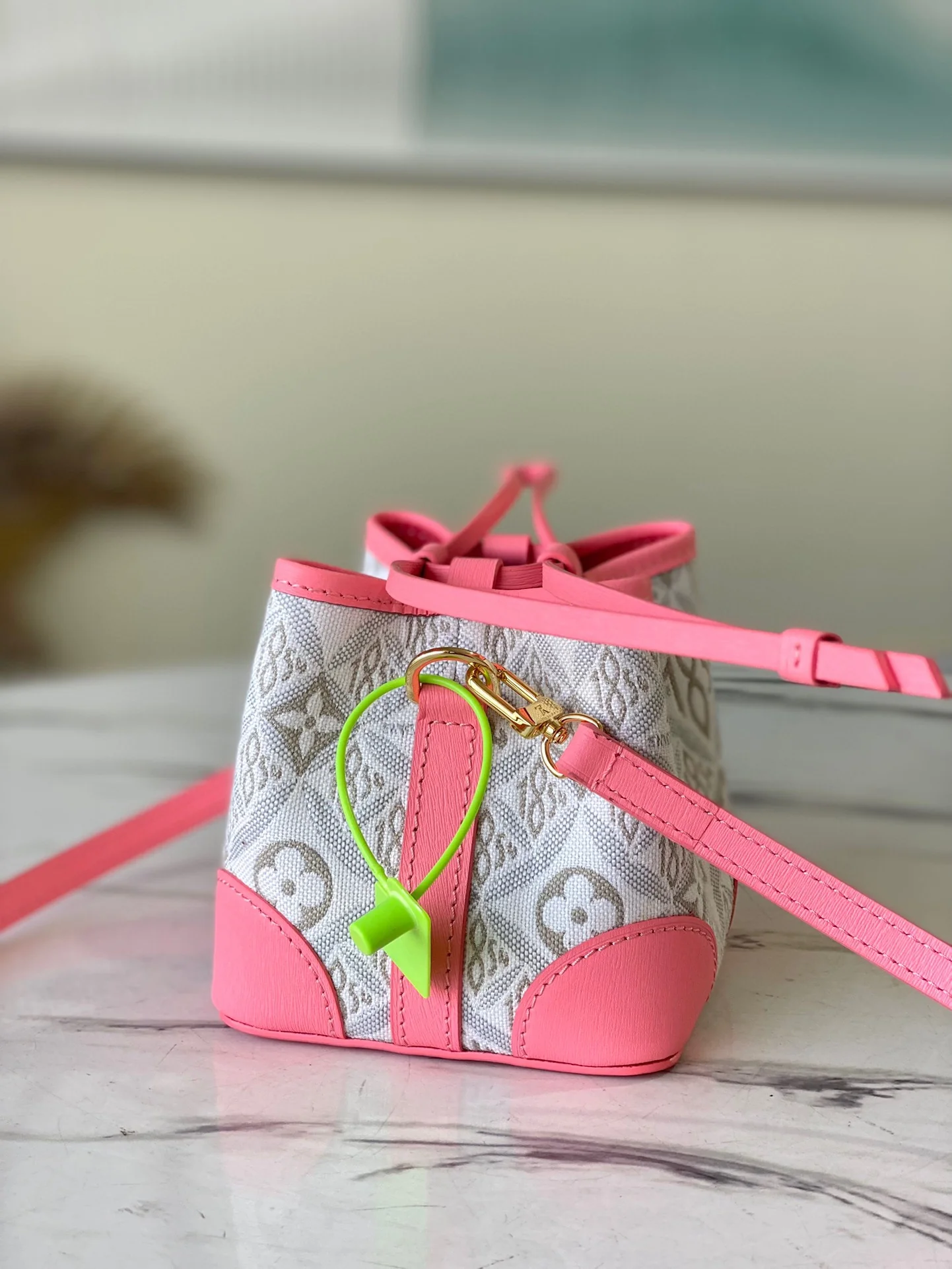 m81112-LV-noe-purse-сумочка-миниатюрная версия