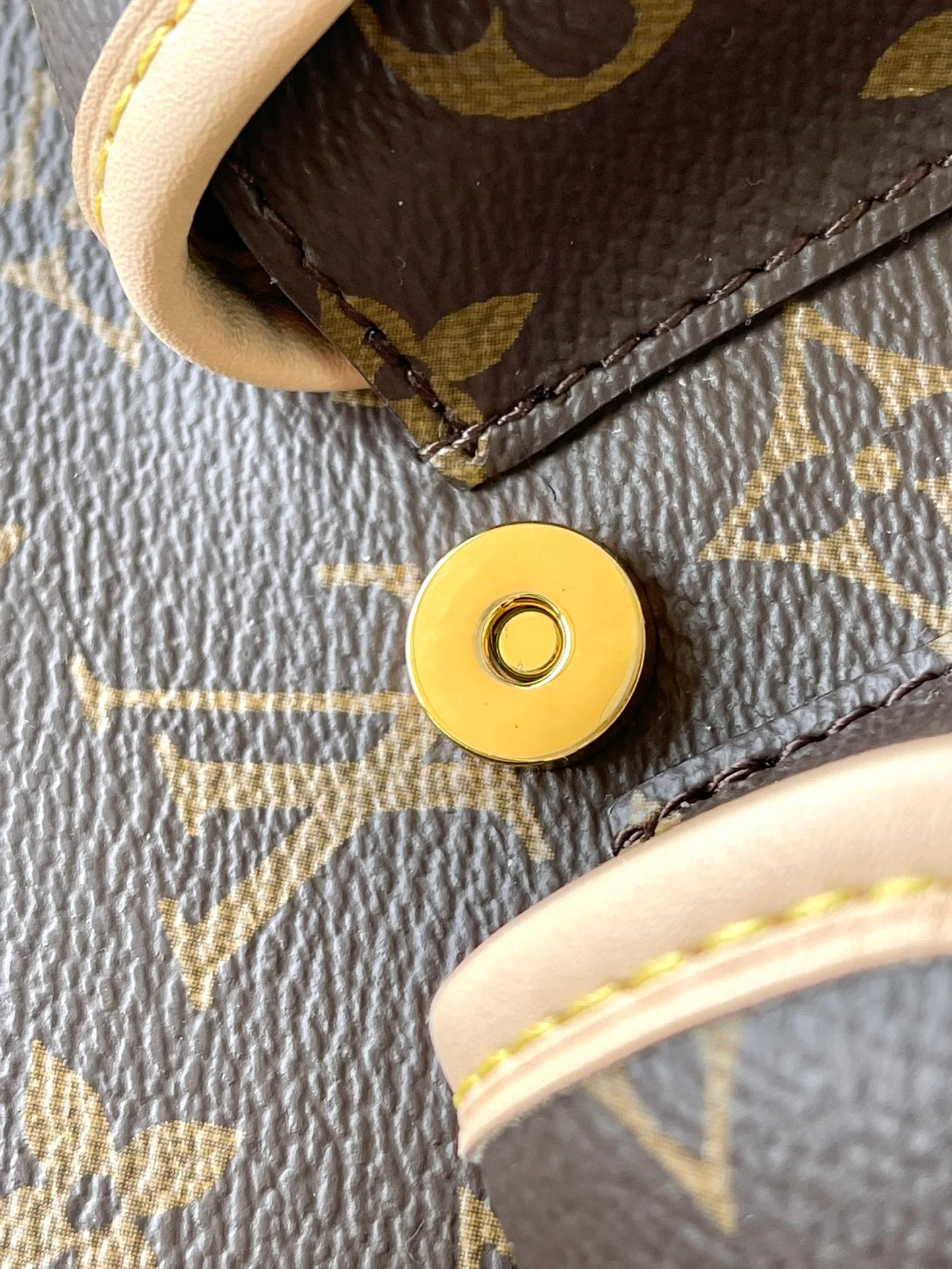 m46932-LV-excursion-backpack