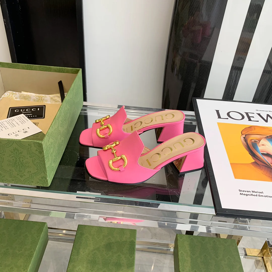 Босоножки Gucci с квадратным носком и низким каблуком