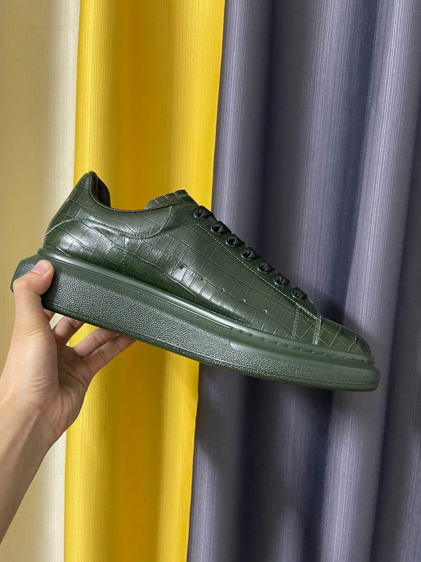 Классические белые кроссовки McQueen - унисекс - с масляной восковой обработкой и текстурой 