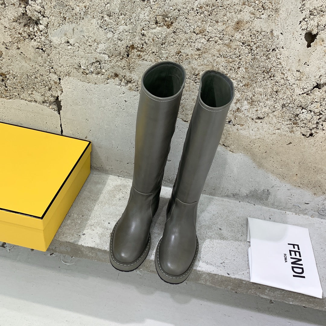 Fendi - Новинка сезона осень/зима 2022 - Сапоги для верховой езды