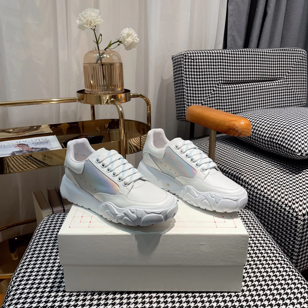 McQueen - Новые кроссовки - White Tail