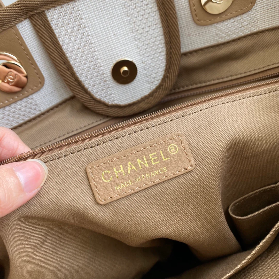 Большая пляжная сумка Chanel в бежевую полоску