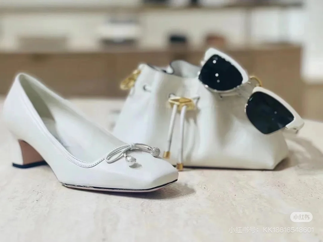 Туфли на низком каблуке с квадратным носком Jimmy 2024 - белые