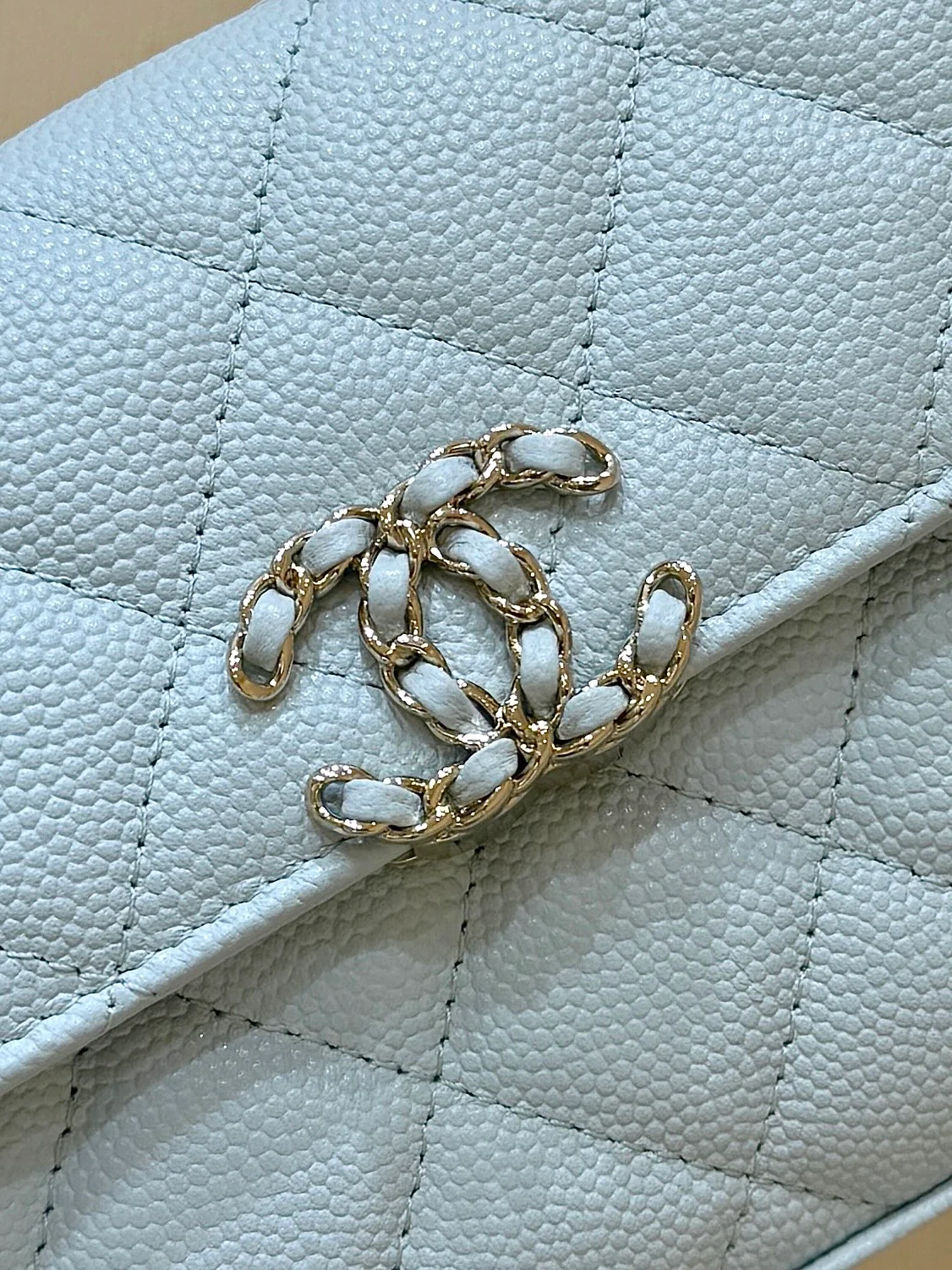 Сумка Chanel 25s Kelly Handle Bag, горизонтальный стиль, нежно-голубой.