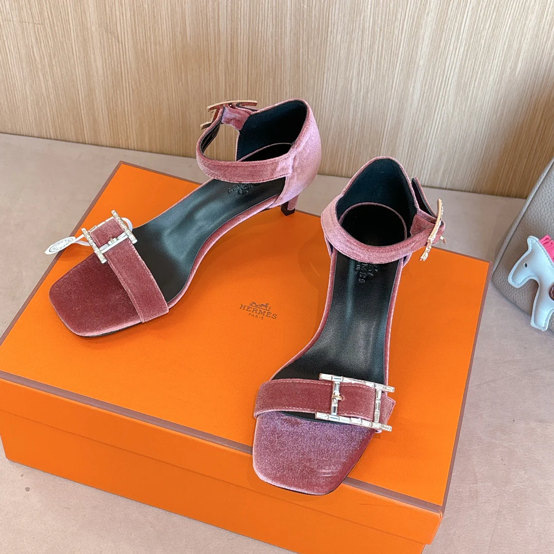Босоножки на высоком каблуке Hermes 2024 - розовые