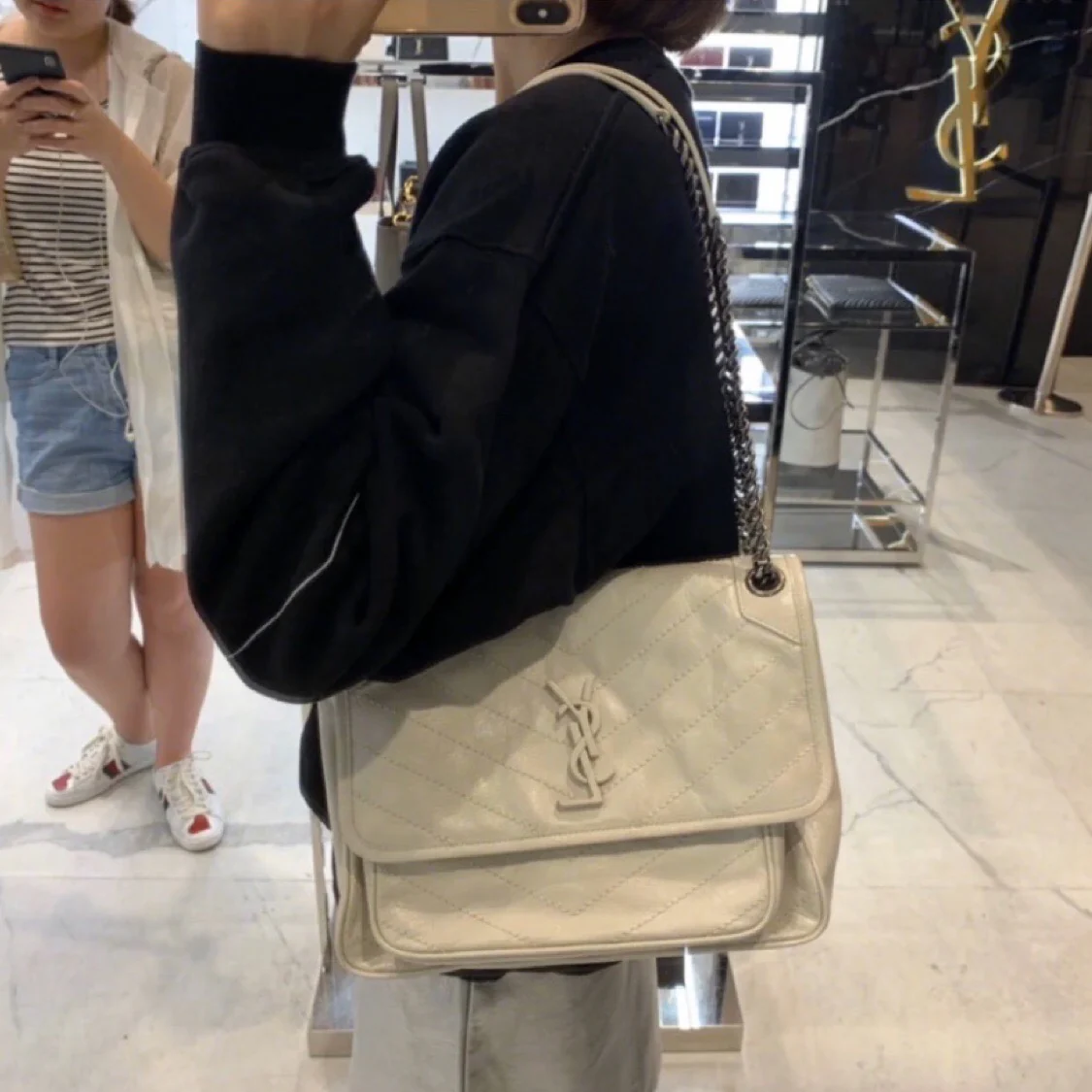 YSL Medium Niki - Белая кожа с масляным покрытием и белой пряжкой - D-Buck