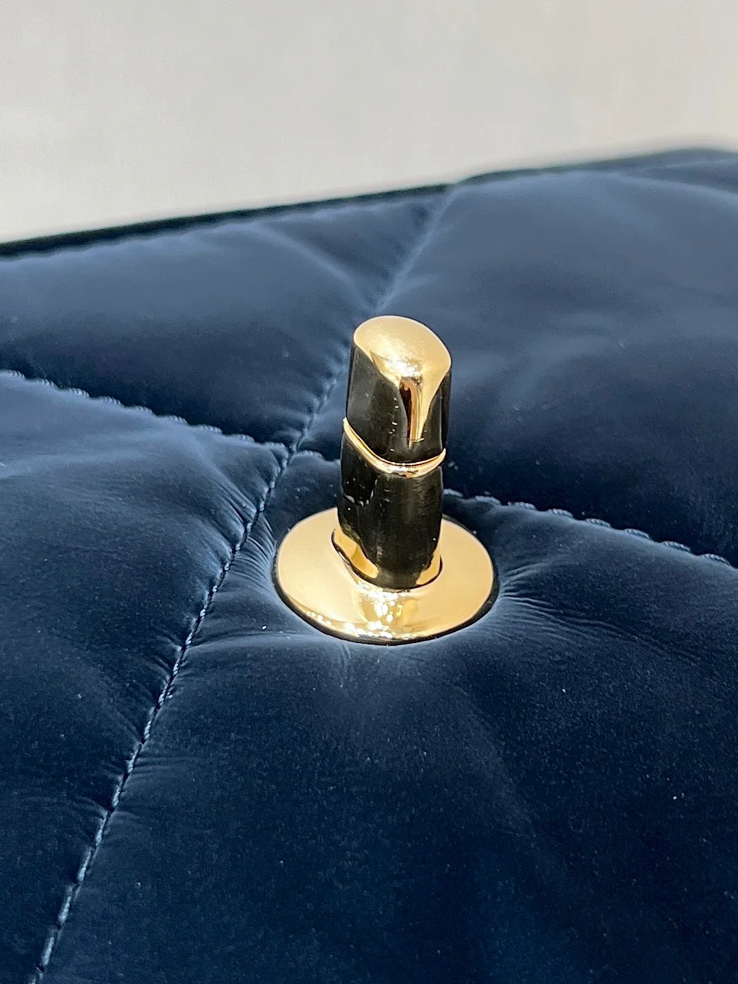 Сумка для лыж Chanel 24n-Coconige, маленькая, черная.