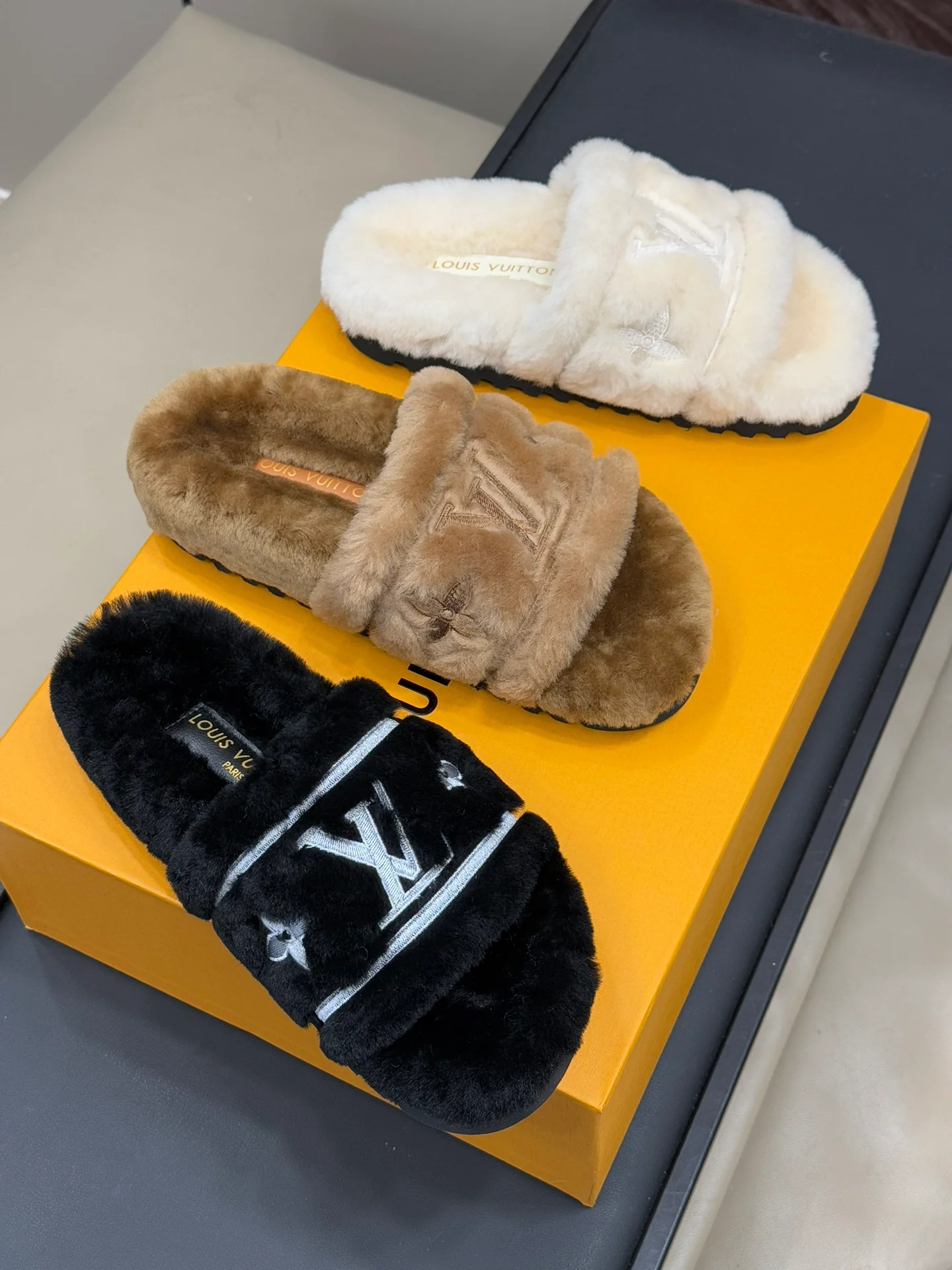 Меховые тапочки LV-2024 - изображение из коллекции