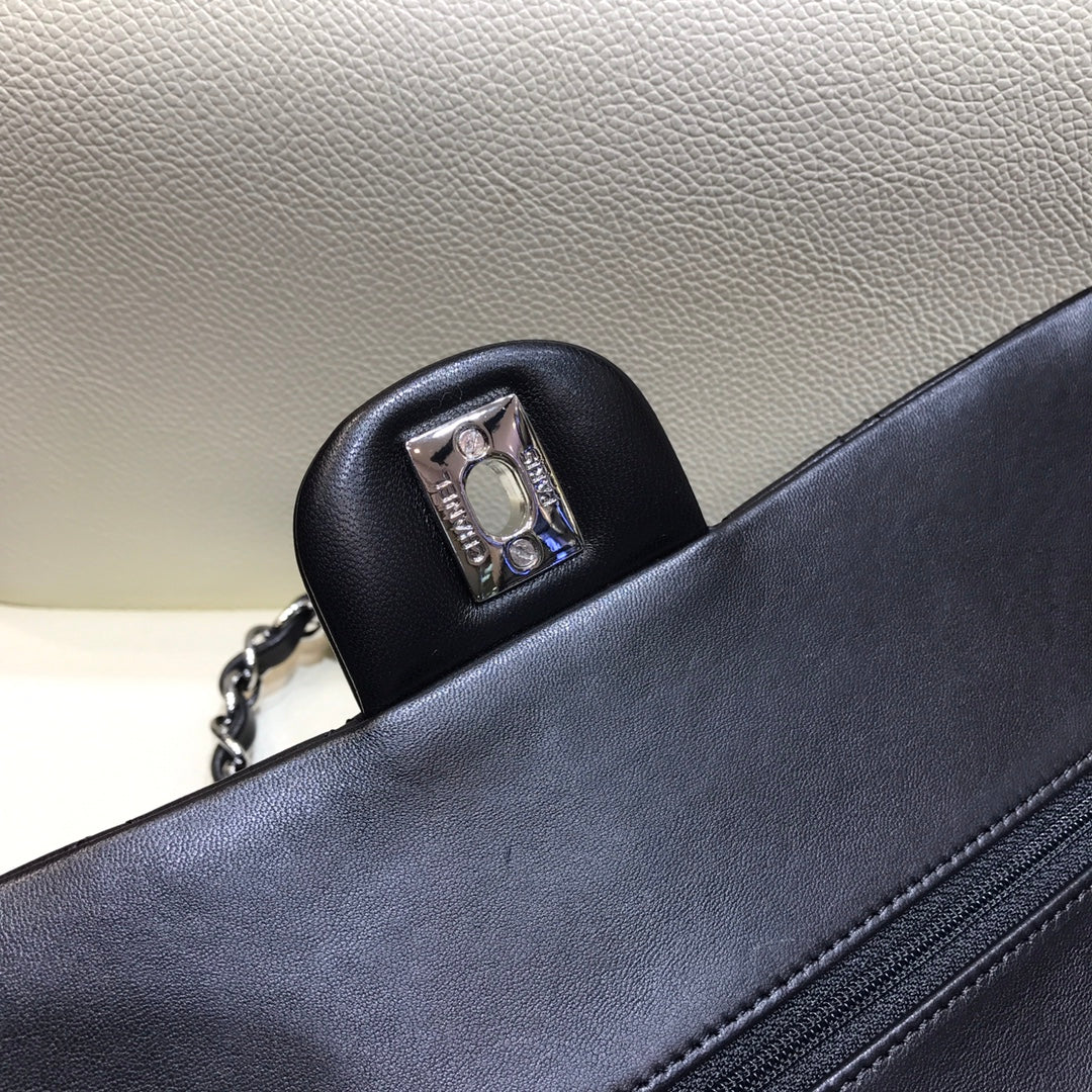 Сумка Chanel Classic Quilted Series CF с серебряной цепочкой - 25 см - 1