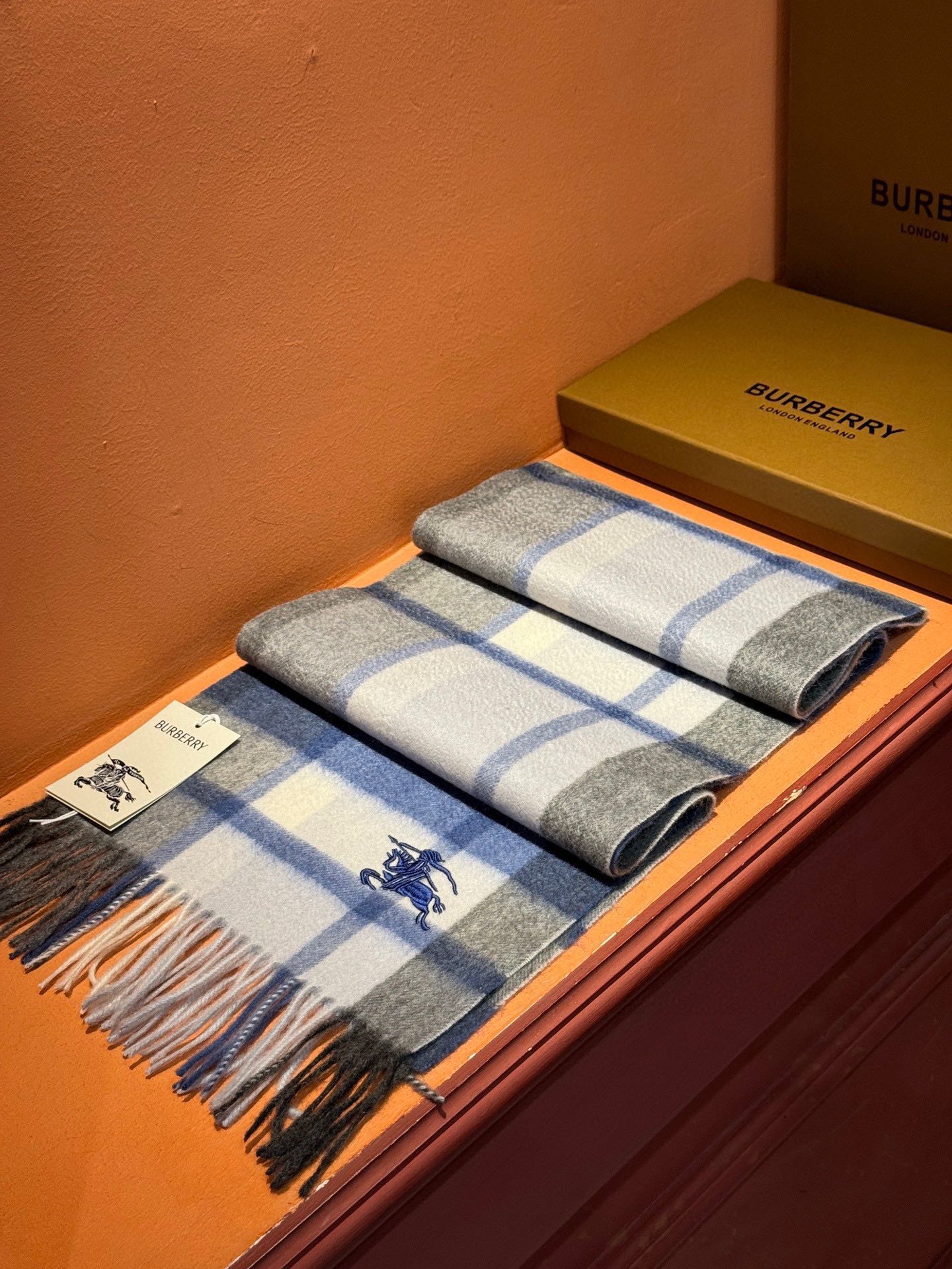 Классический клетчатый шарф Burberry 2024 — синий