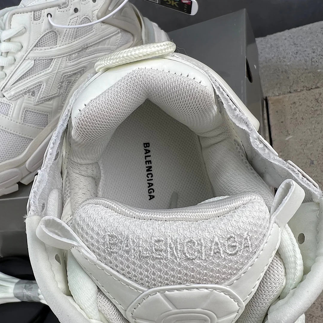 Кроссовки Balenciaga Runner - Унисекс - Белые - 1