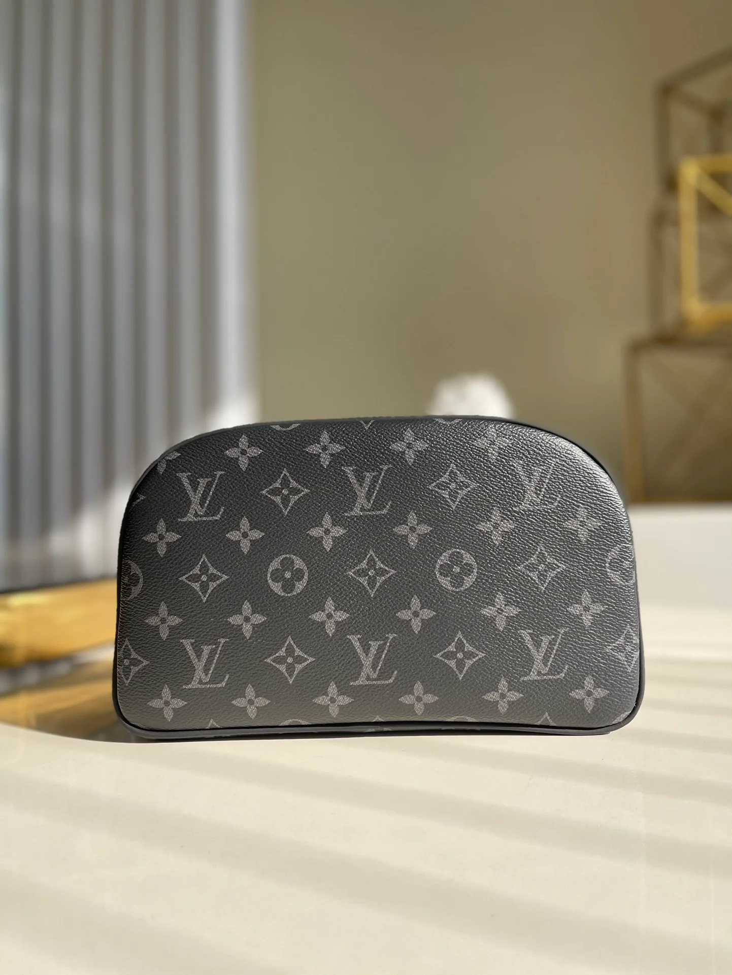 lv-m47527-damier canvas toiletry bag-clutch-1