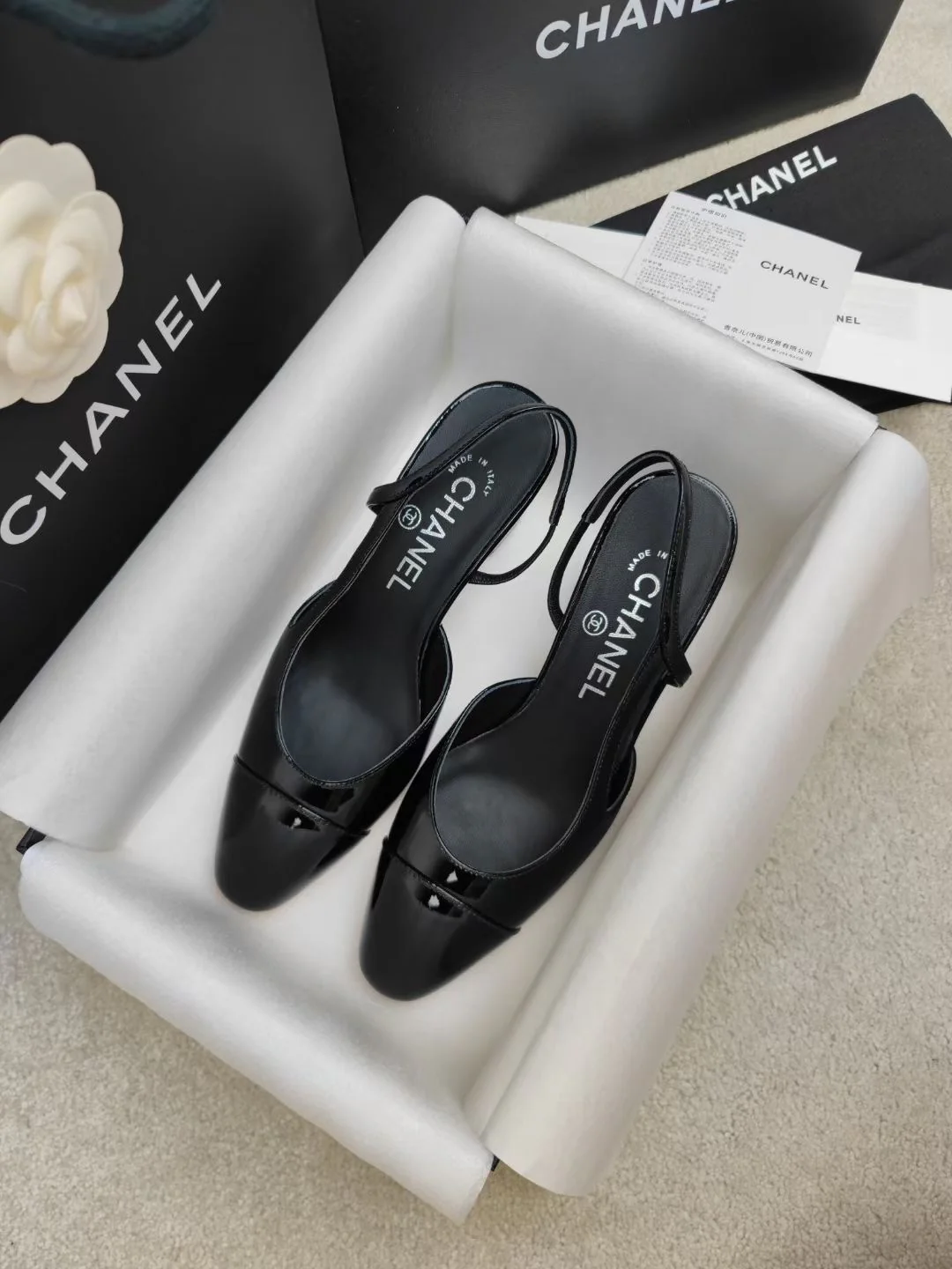 Туфли Chanel на низком каблуке из матовой овечьей кожи - черные