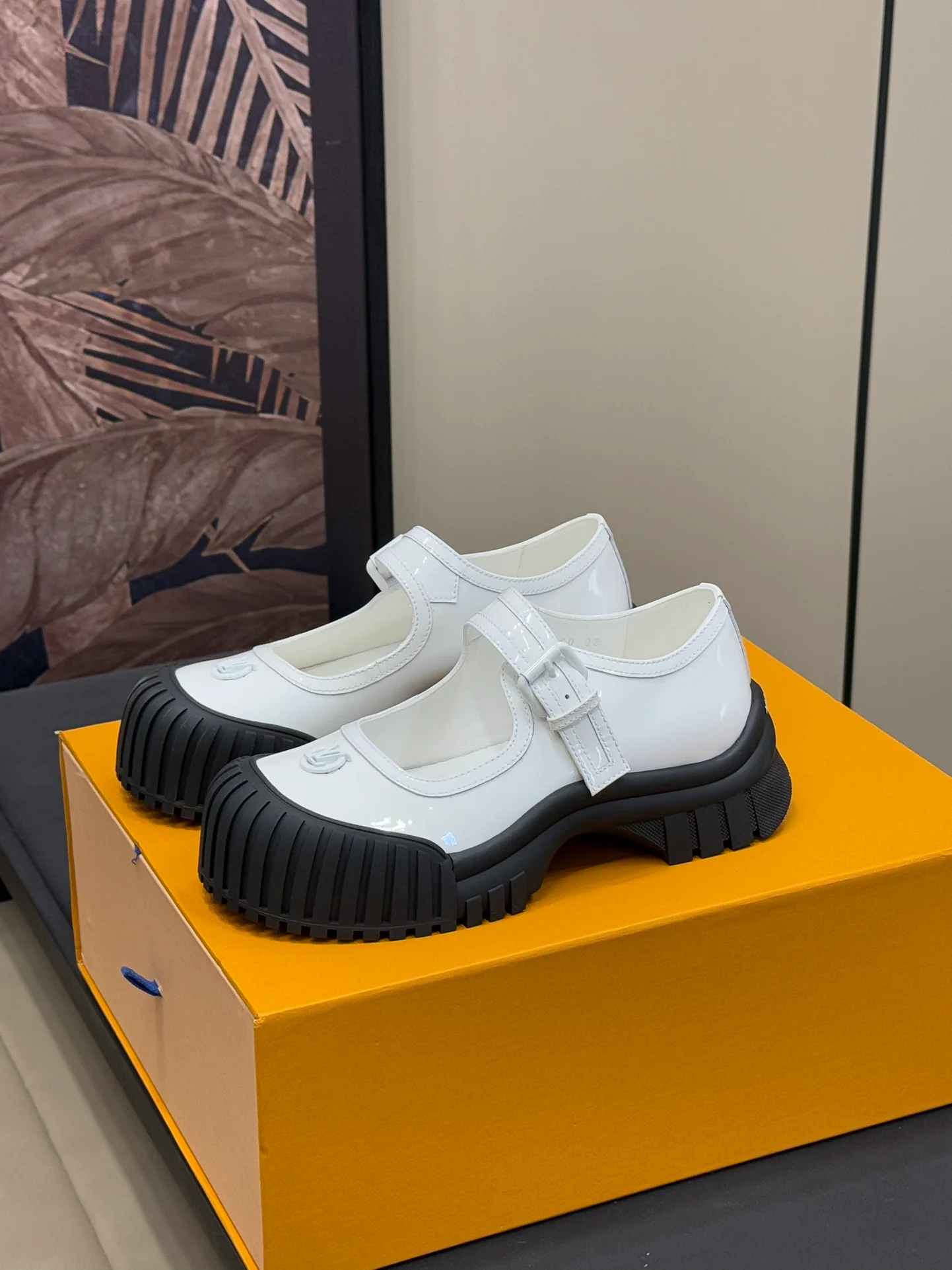 LV-2024 Двухцветные туфли для большой головы - белые