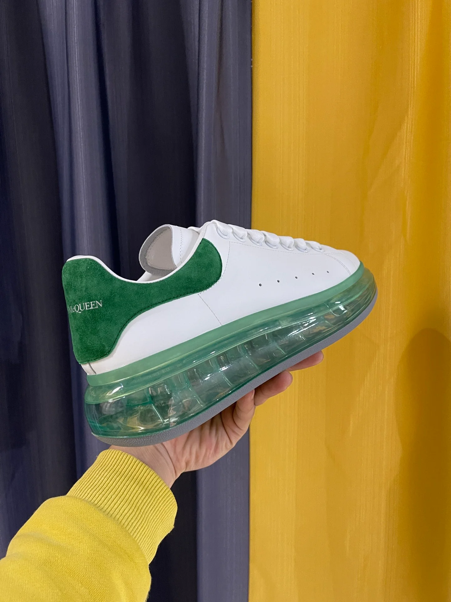 Классические белые кроссовки McQueen - унисекс - зеленая бархатная пятка и зеленая воздушная подушка - Премиум-издание
