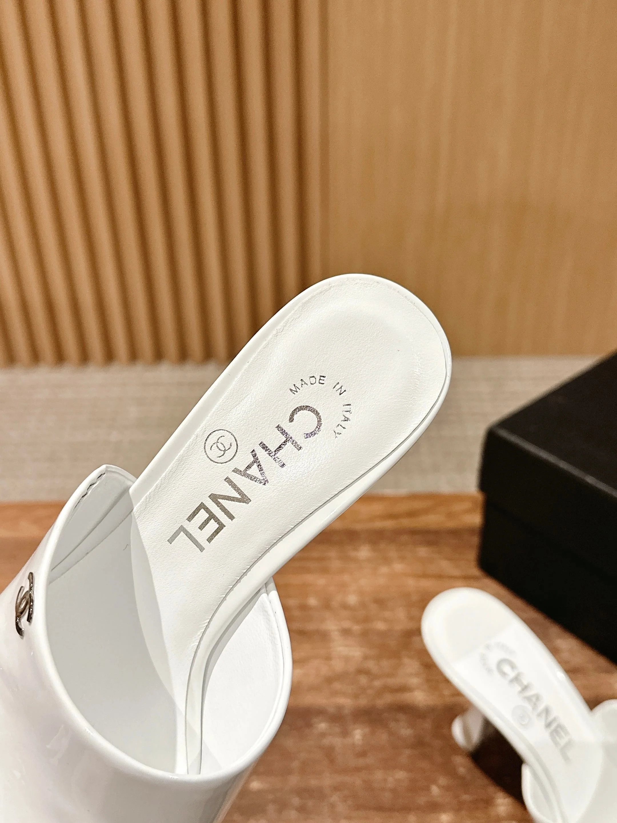 Новинка лета 2025 от Chanel - Туфли на высоком каблуке - Белые