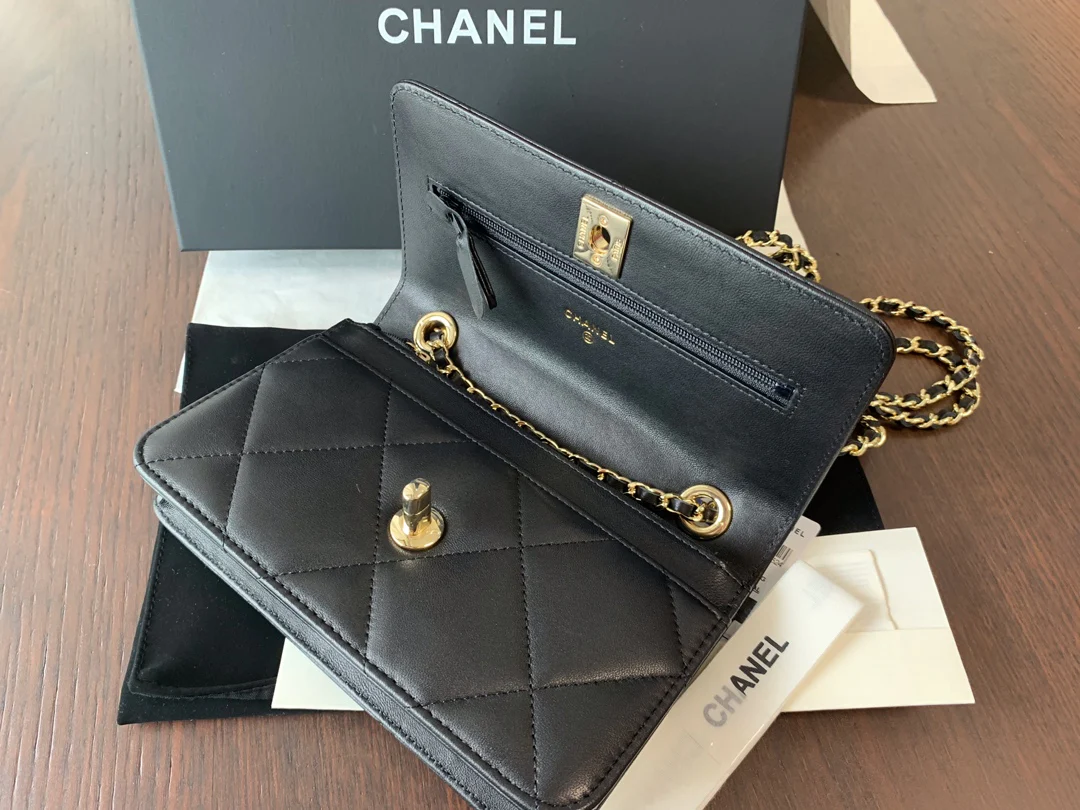 Золотая пряжка Chanel WOC из овечьей кожи