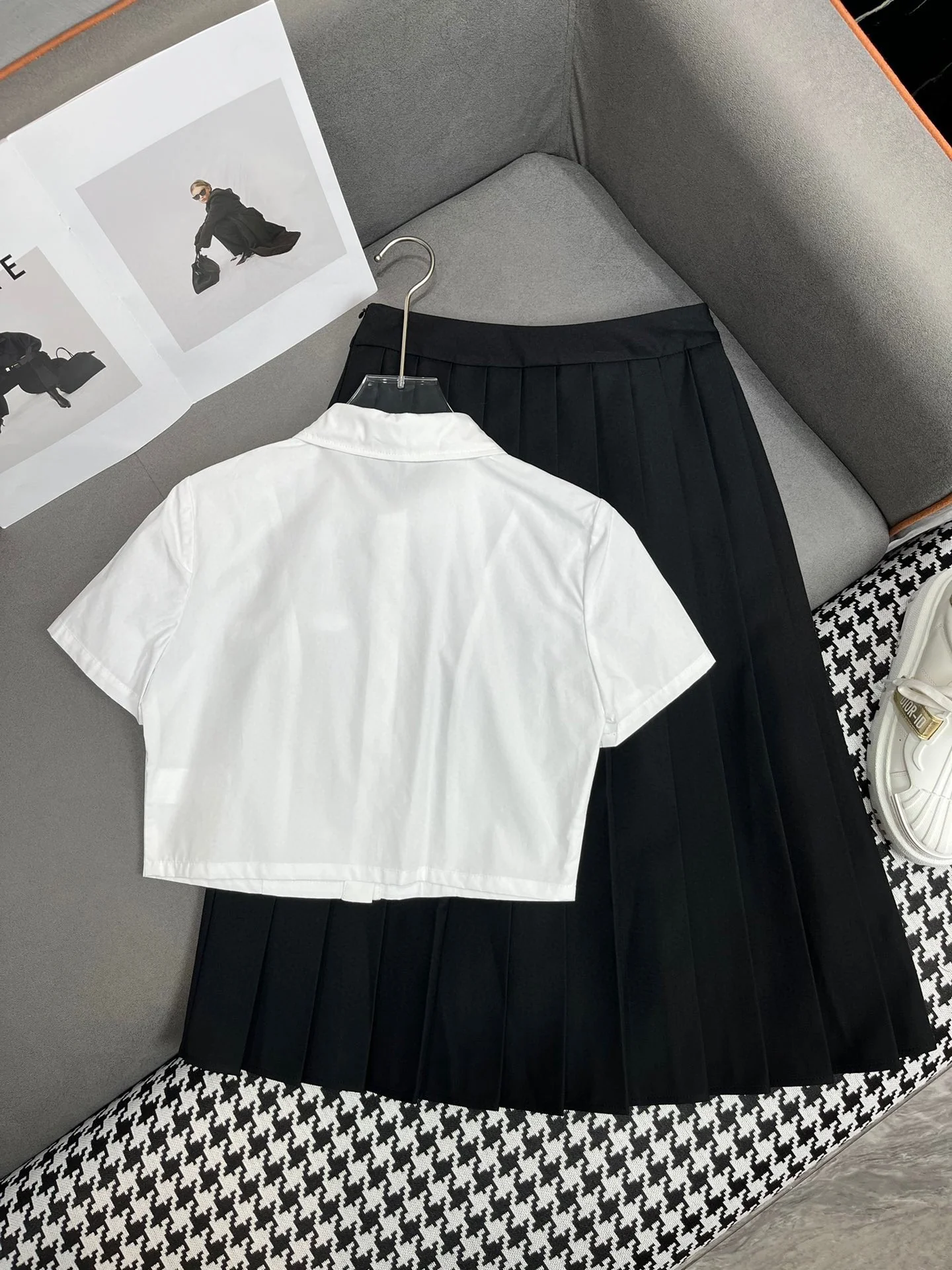 Celine 2403-24ss Летний новый комплект: короткая рубашка и длинная юбка - Черный