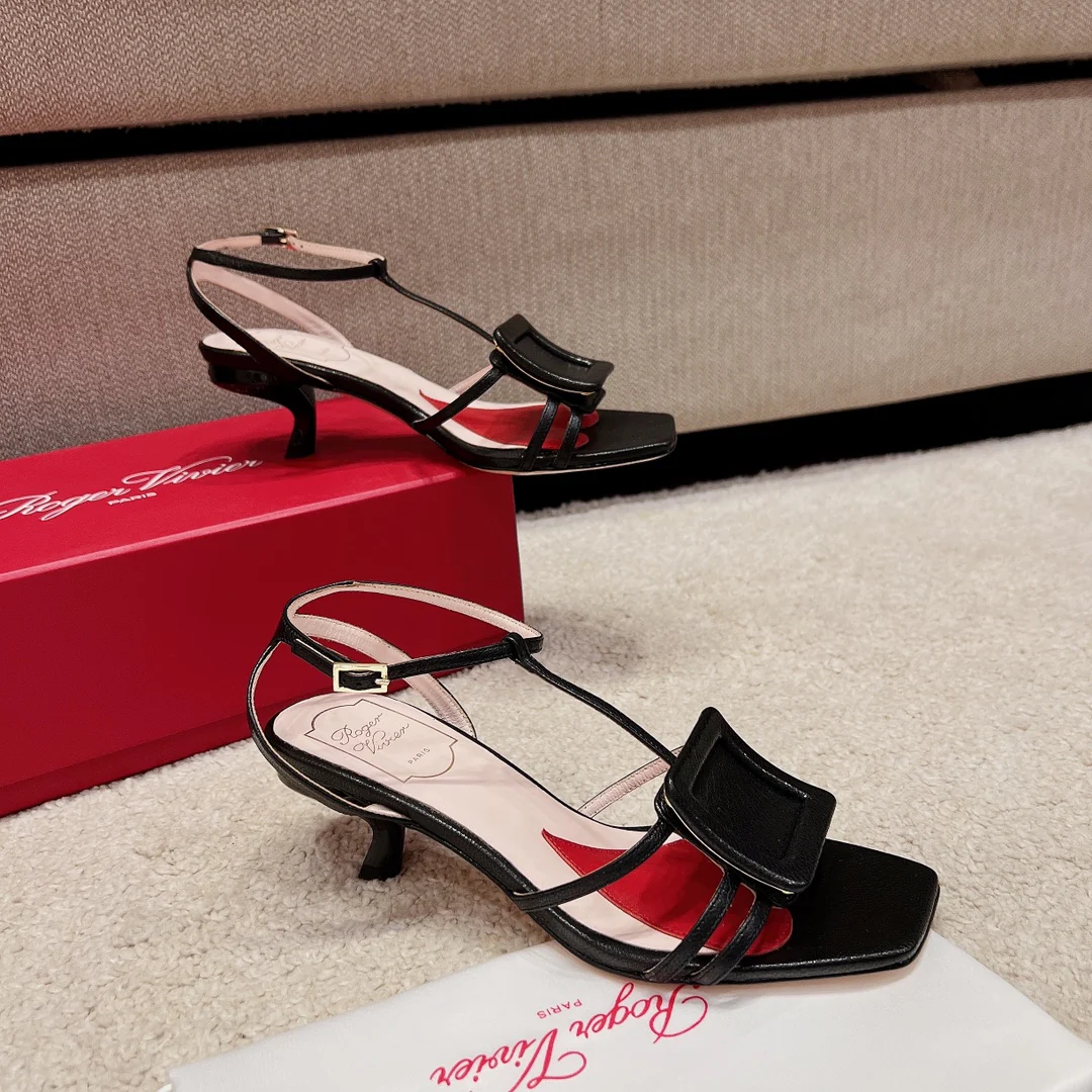 Сандалии RV Shoes на низком каблуке с квадратной пряжкой и ремешками - черные