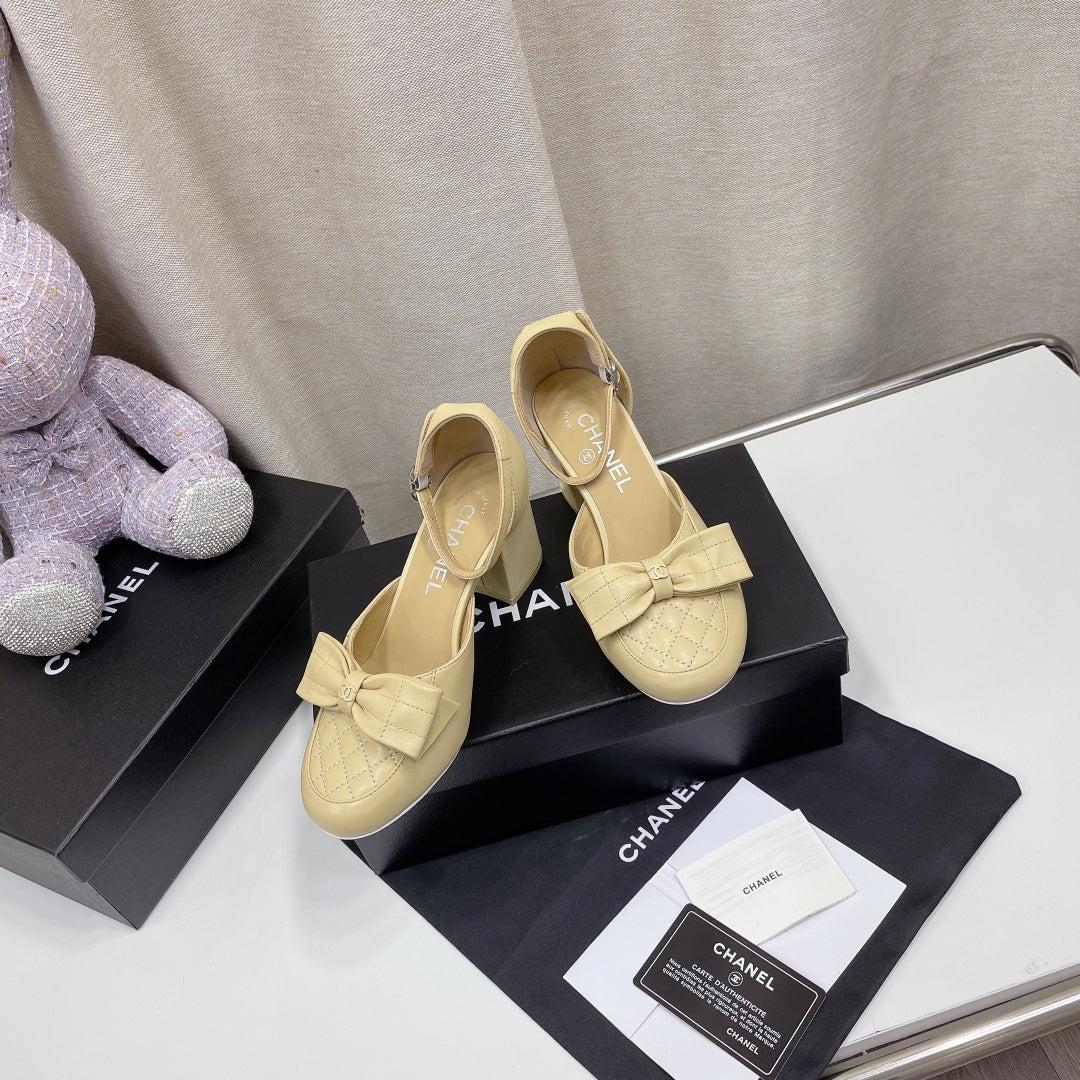 Chanel - Туфли на массивном каблуке с закрытым носком