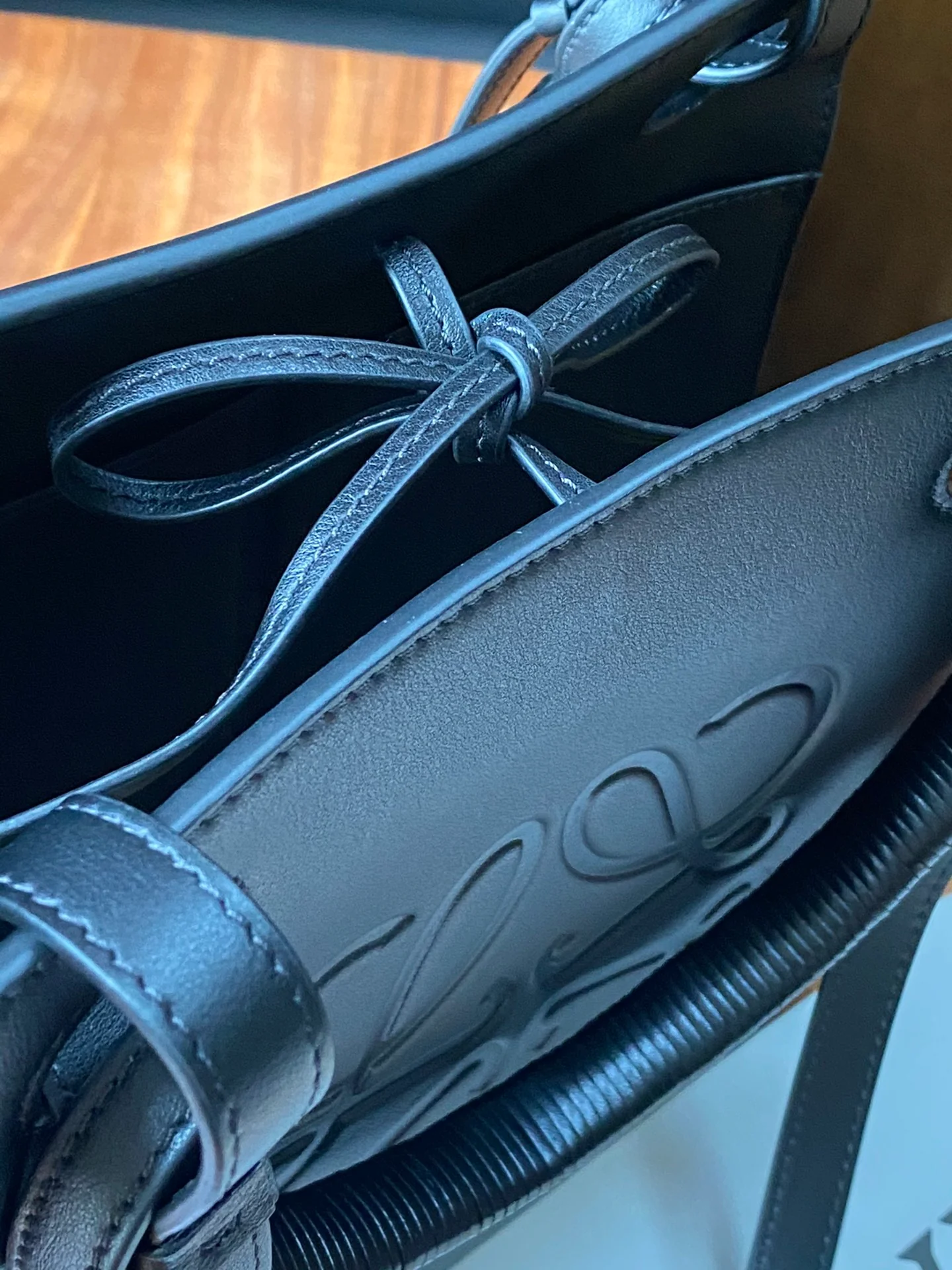 Сумка-тоут Loewe Anagram - гладкая плетеная ткань - черная - маленькая