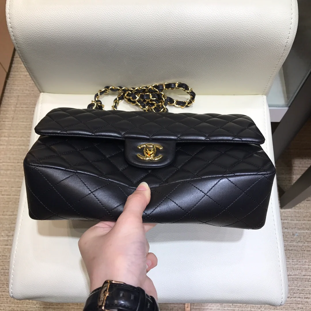 Сумка Chanel Classic Quilted Series CF с золотой цепочкой - 25 см - 1