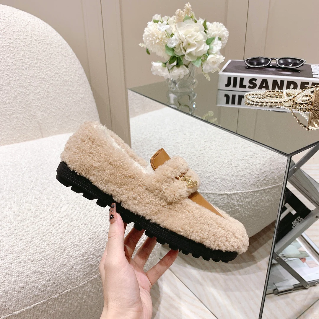 Весенняя коллекция Chanel 2022 — Балетки из овечьей шерсти в стиле пэчворк — Коричневые