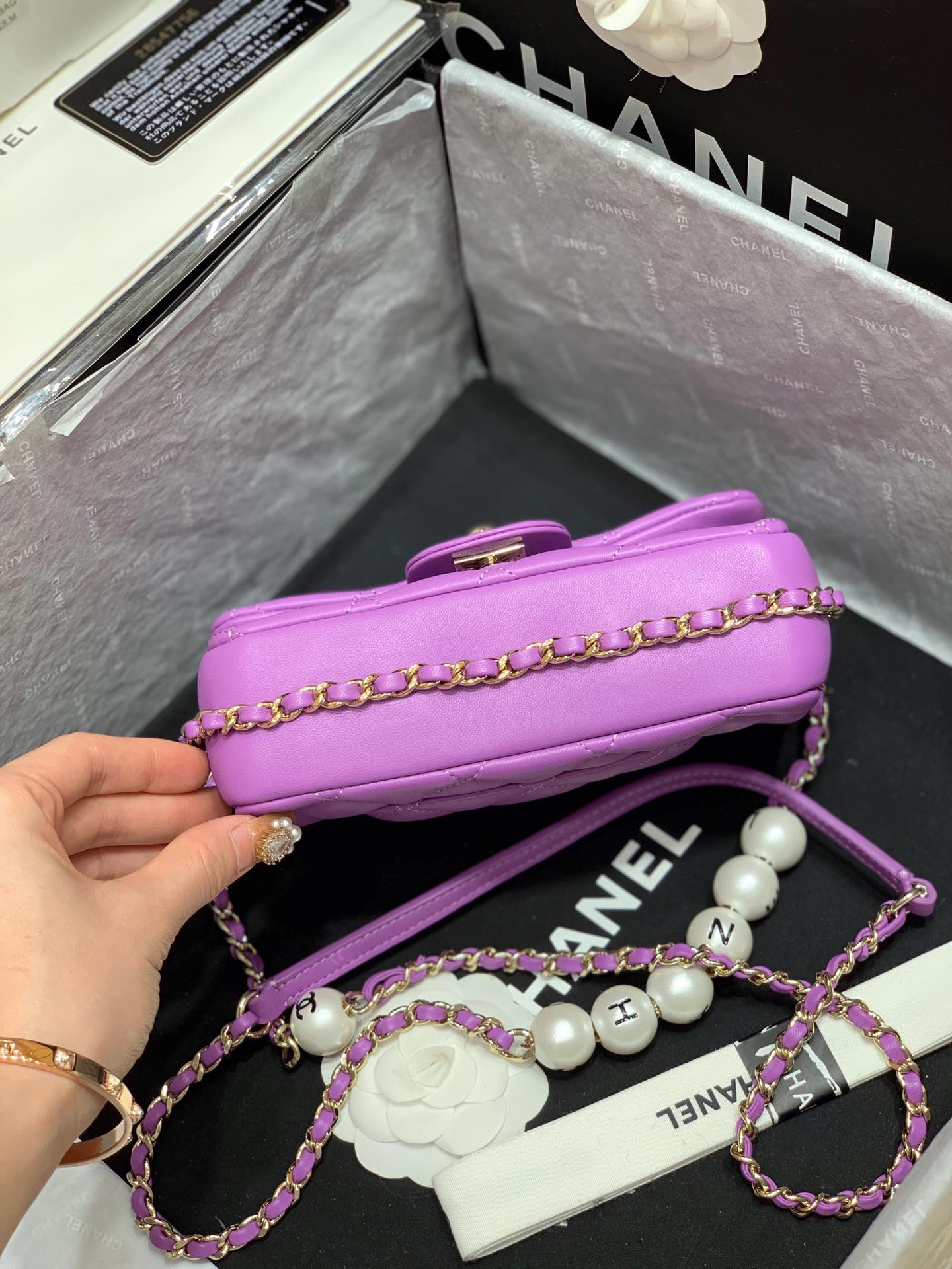 Сумка Chanel CF Pearl из коллекции Весна/Лето 2020 — фиолетовая — 18 см