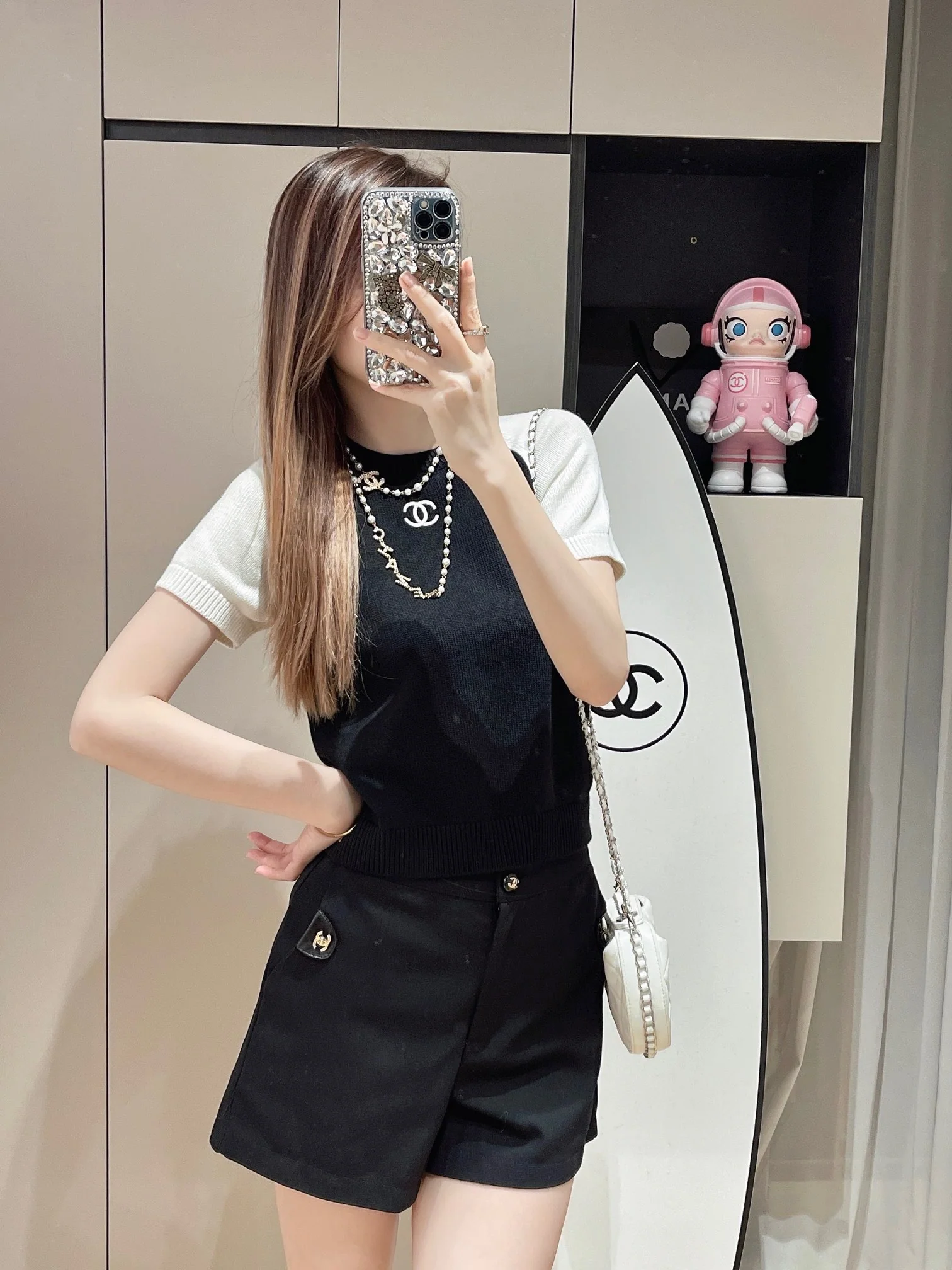 Chanel 2403 Трикотажная футболка с коротким рукавом и цветными блоками, рукава реглан - Черная