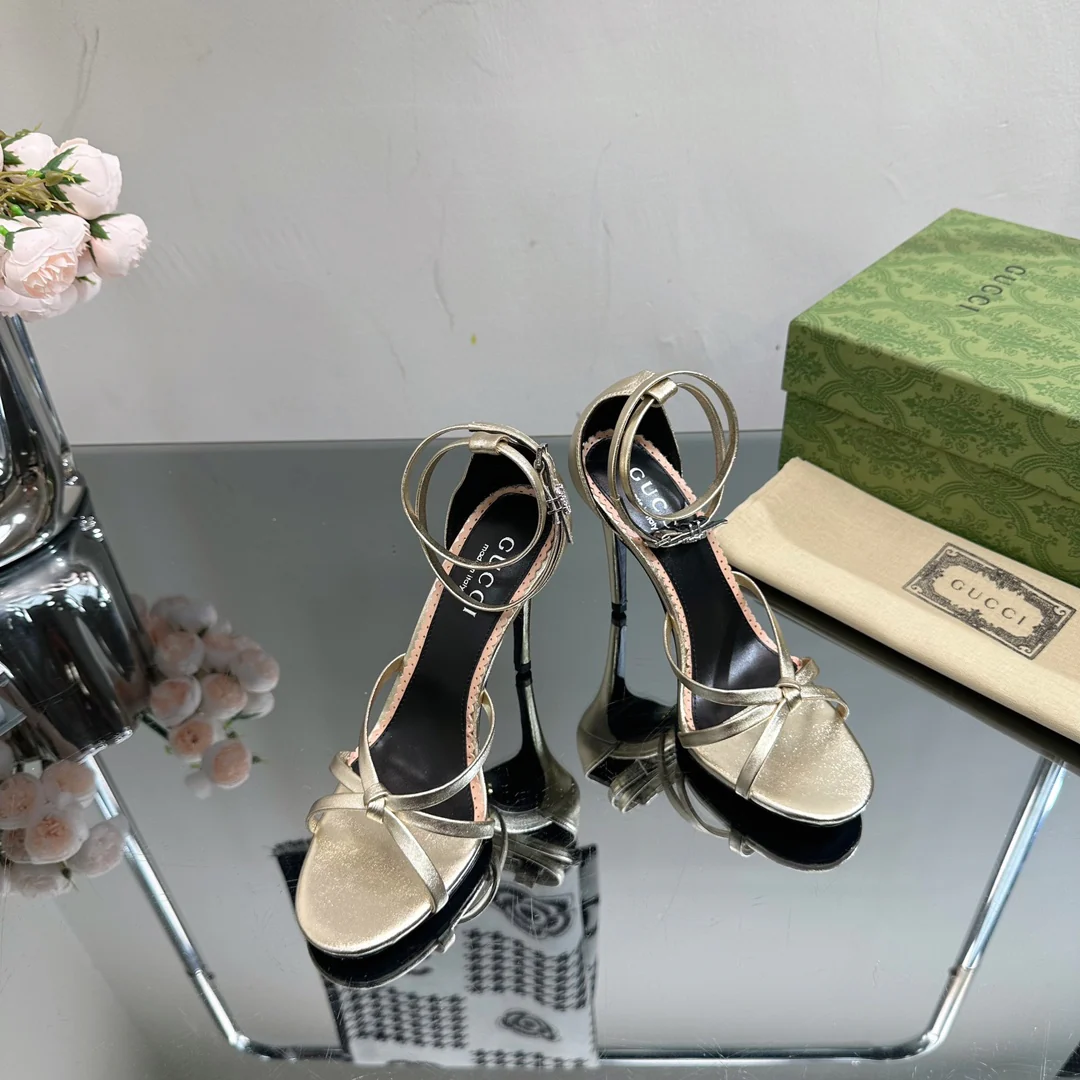 Новинка весны 2023 года от Gucci - Босоножки на шпильке - Золотистые