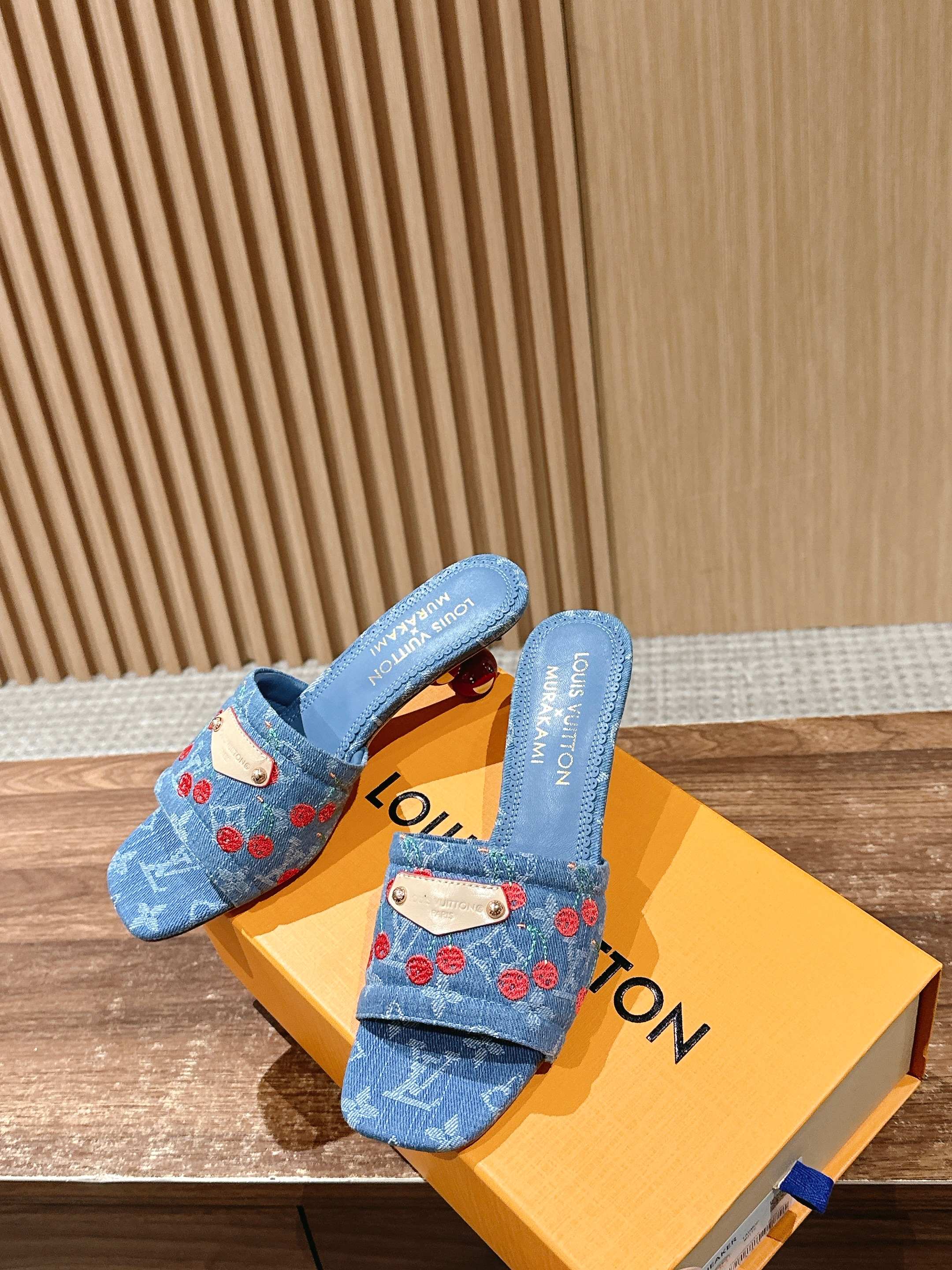 LV - Коллекция Такаши Мураками в стиле ретро - Сандалии на низком каблуке - Джинсовый, голубой, вишневый