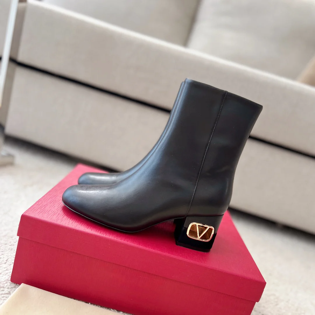 Valentino - Ботильоны из эластичной кожи с лоскутным дизайном - Каблук с ажурной фурнитурой