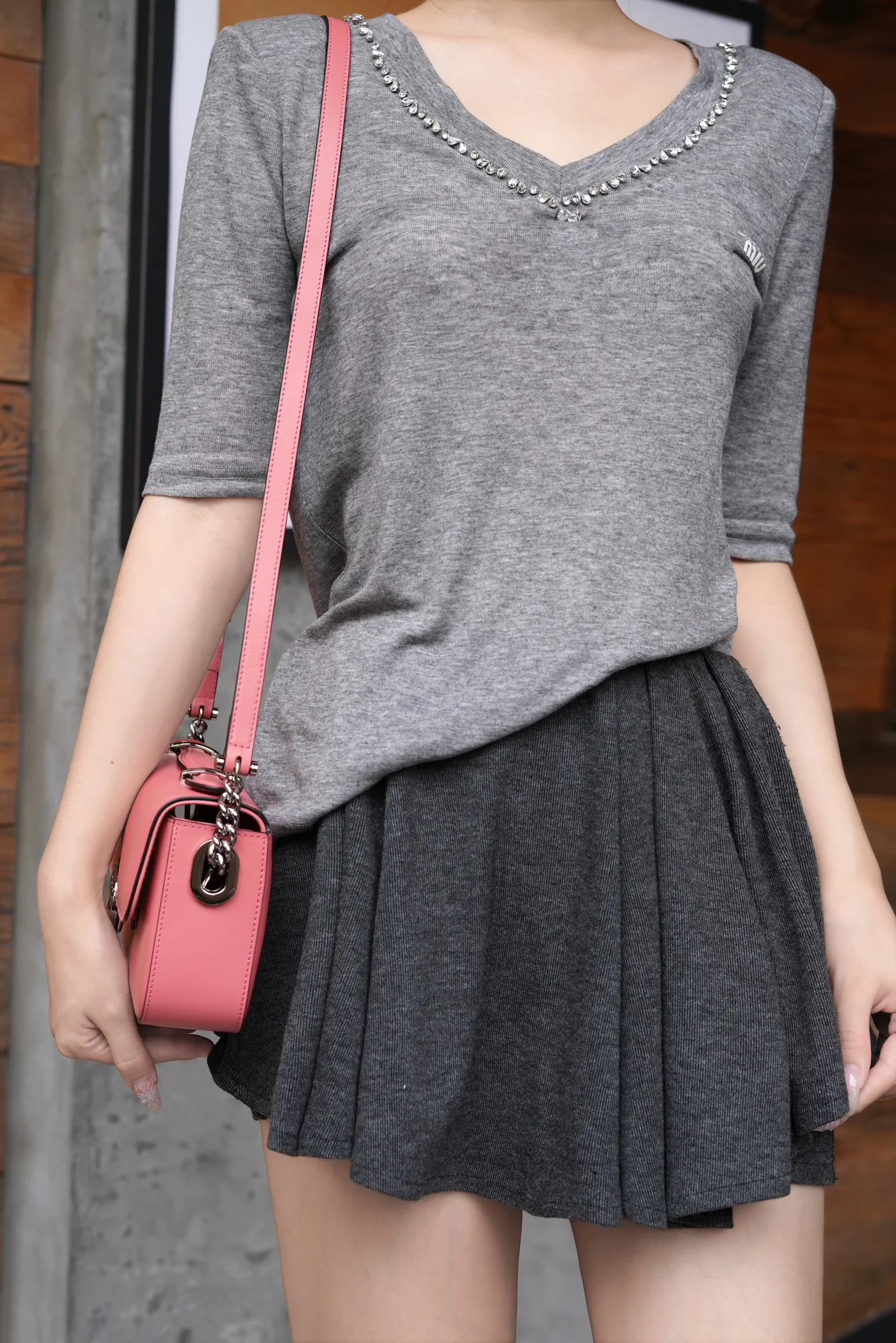 Миниатюрная сумка Gucci Petite GG на цепочке - розовая.