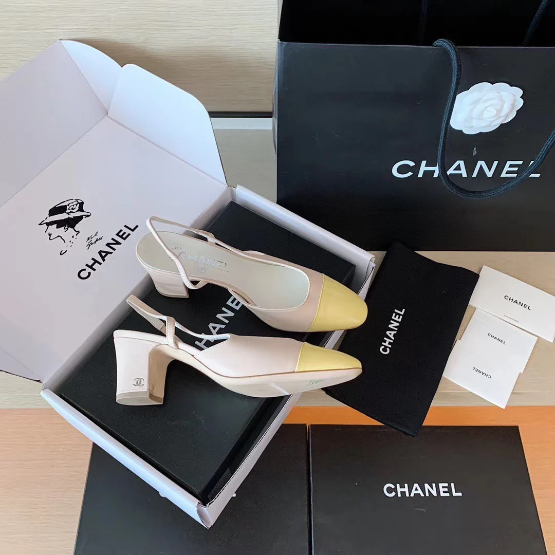 Классические сандалии Chanel на массивном каблуке - желтые