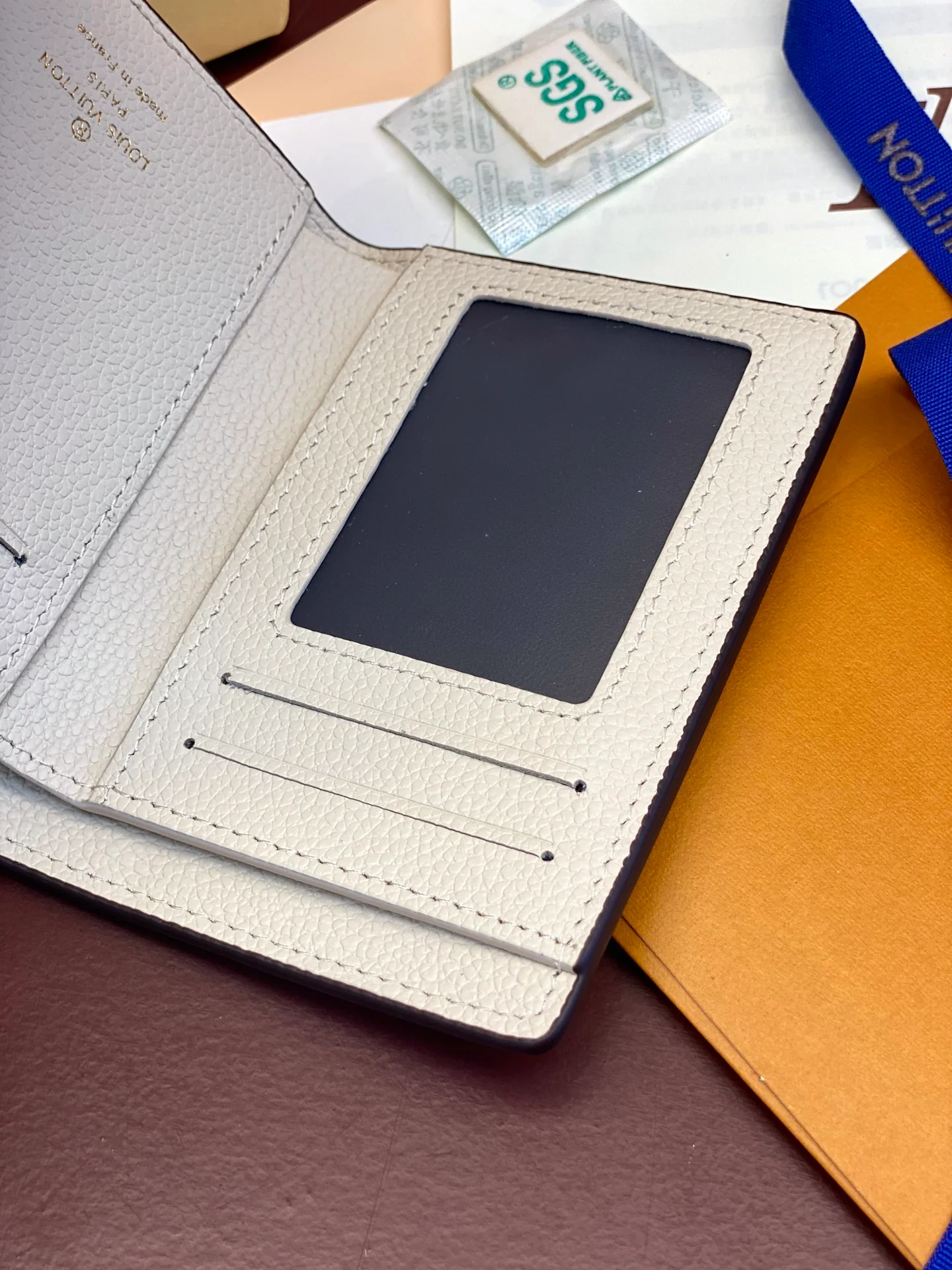 LV-m60688-Короткий кошелек-Бежевый