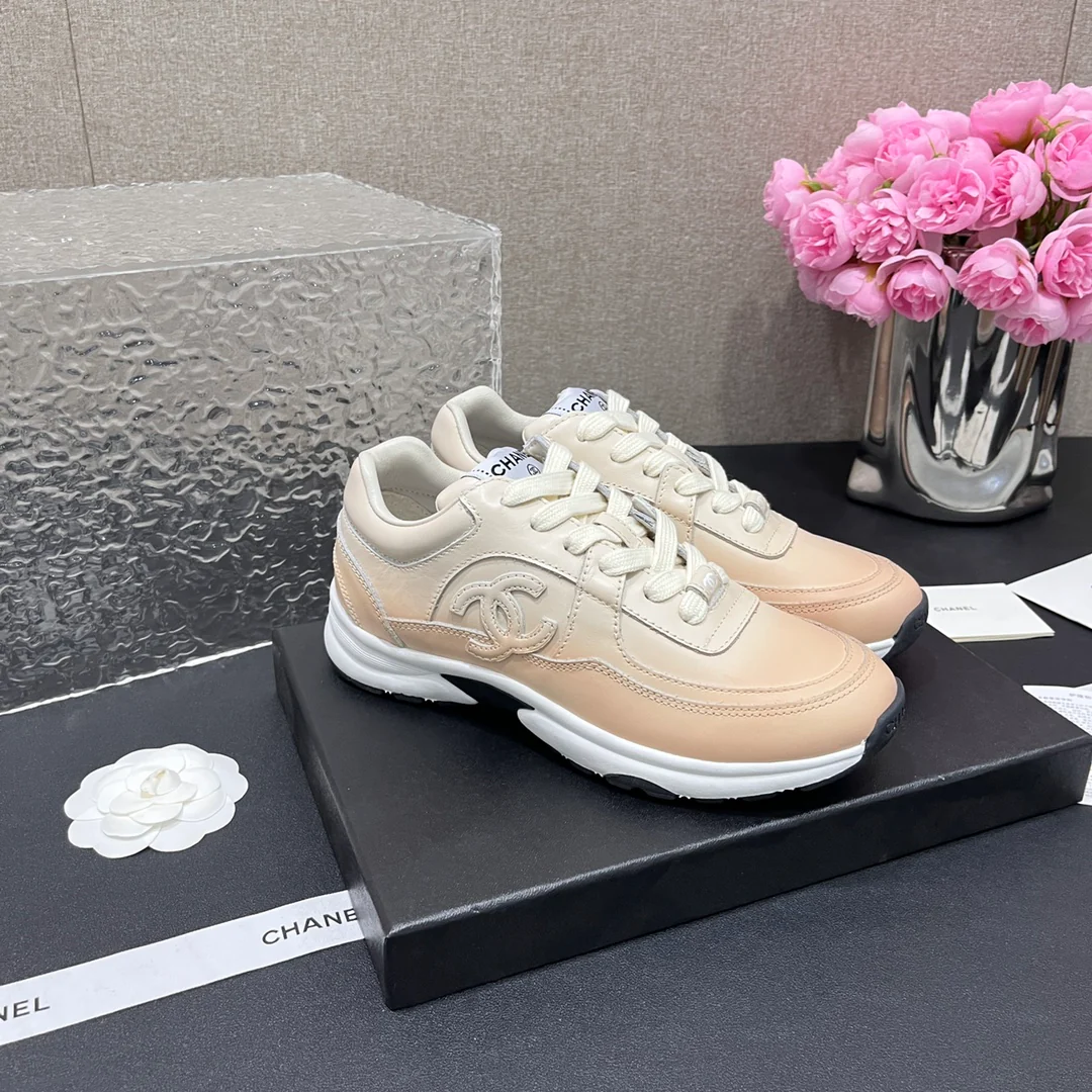 Повседневные туфли Chanel 2024 года - абрикосовый цвет