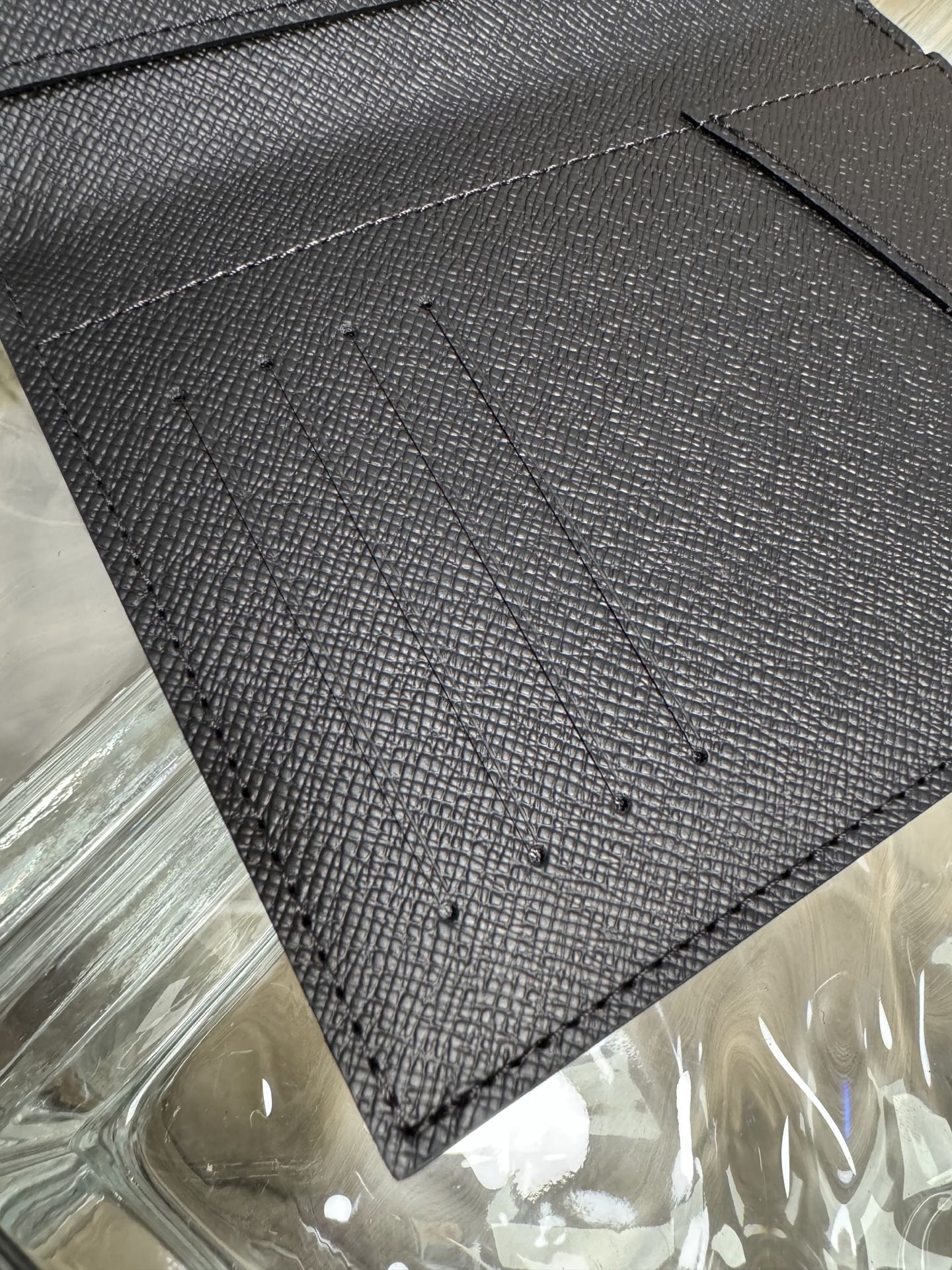 LV-m64501 - Держатель для паспорта - Черный