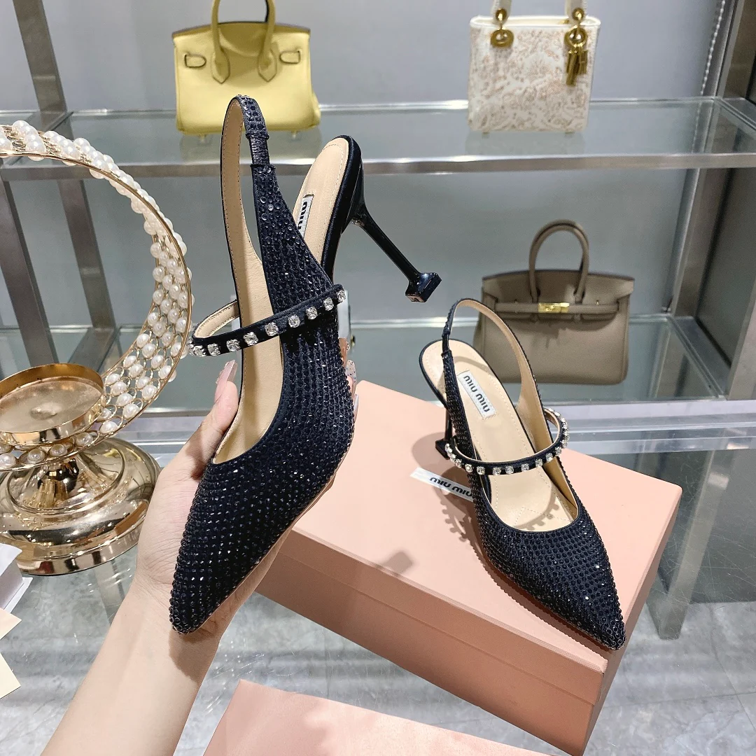 Новинки коллекции Miu Miu весна/лето 2022 — Туфли на шпильке — Черные