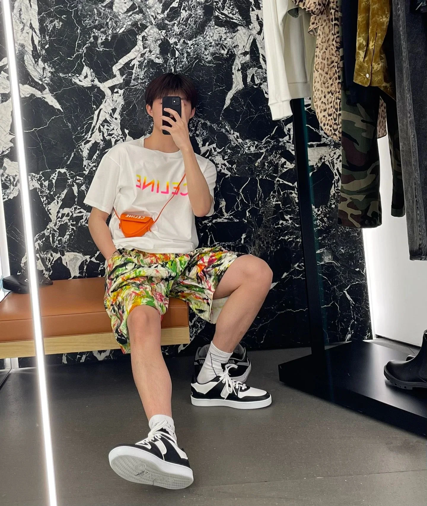 Новинка 2022 года от Celine - Белые кроссовки/Повседневная обувь - Унисекс - Черные - Фотографии людей в них