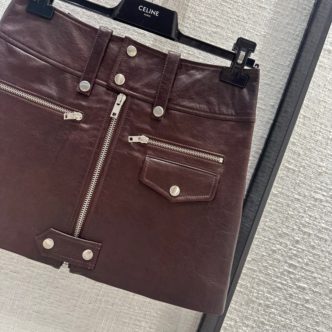 Новинка сезона весна/лето 2024 от Celine - юбка из овечьей кожи в стиле панк - коричневая.