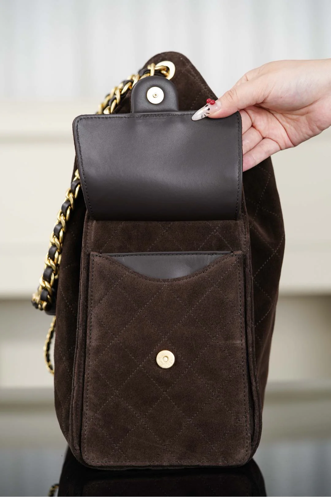 Сумка-ведро Chanel на завязках - замшевая сумка-хобо - большая, коричневая - золотистая фурнитура